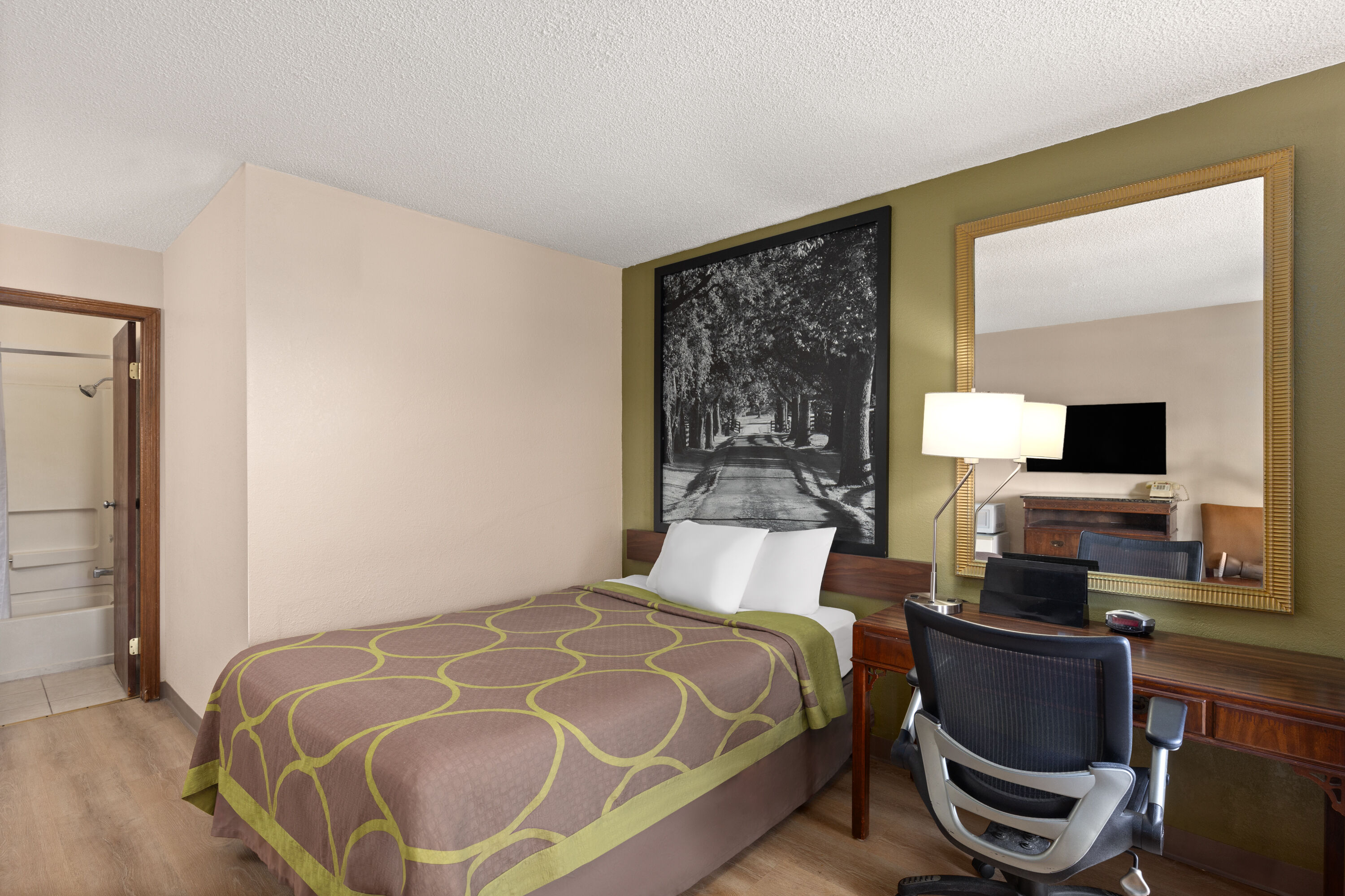 Guest room at the Super 8 by Wyndham Fort Mitchell Cincinnati Area in Fort Mitchell, Kentucky