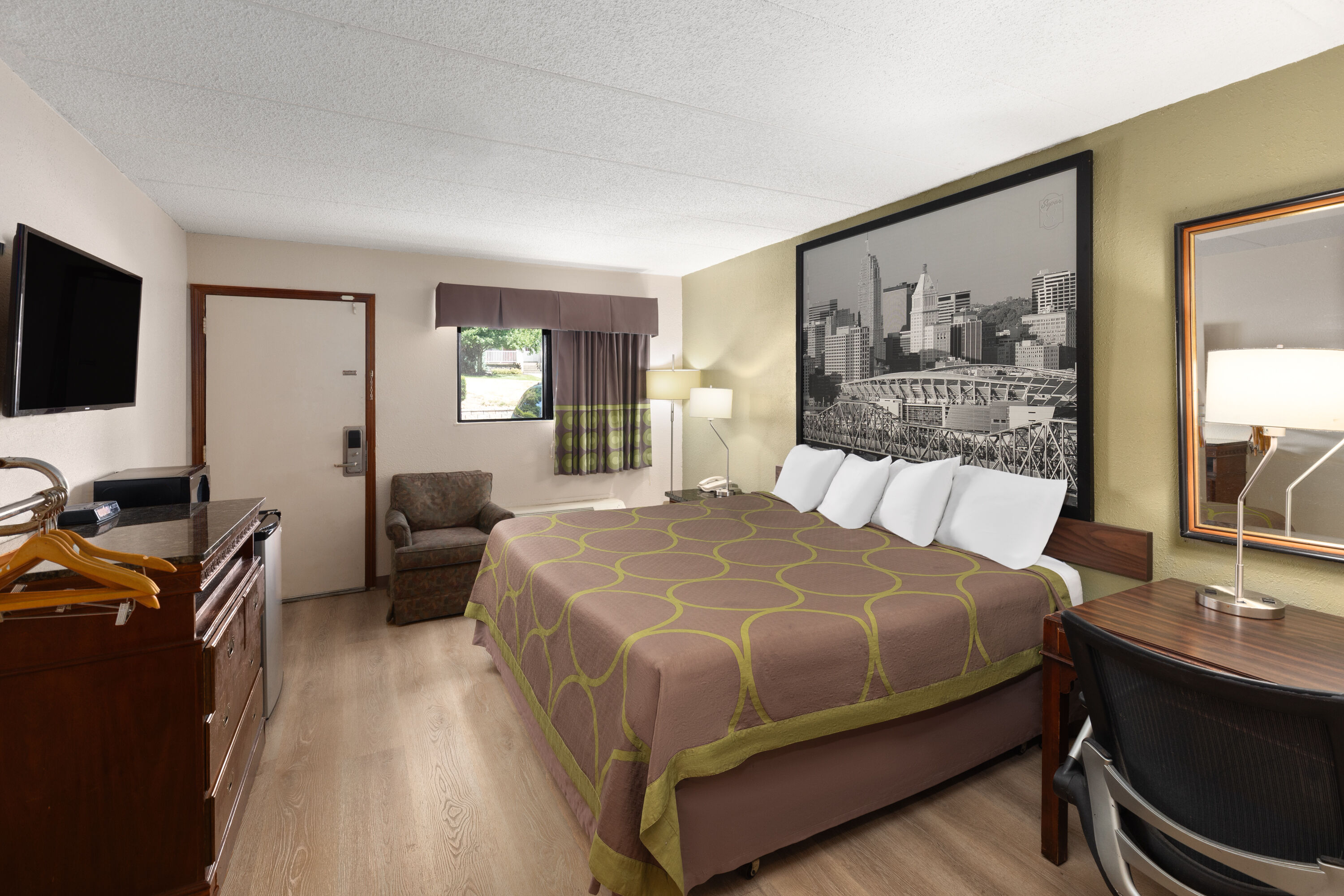 Guest room at the Super 8 by Wyndham Fort Mitchell Cincinnati Area in Fort Mitchell, Kentucky