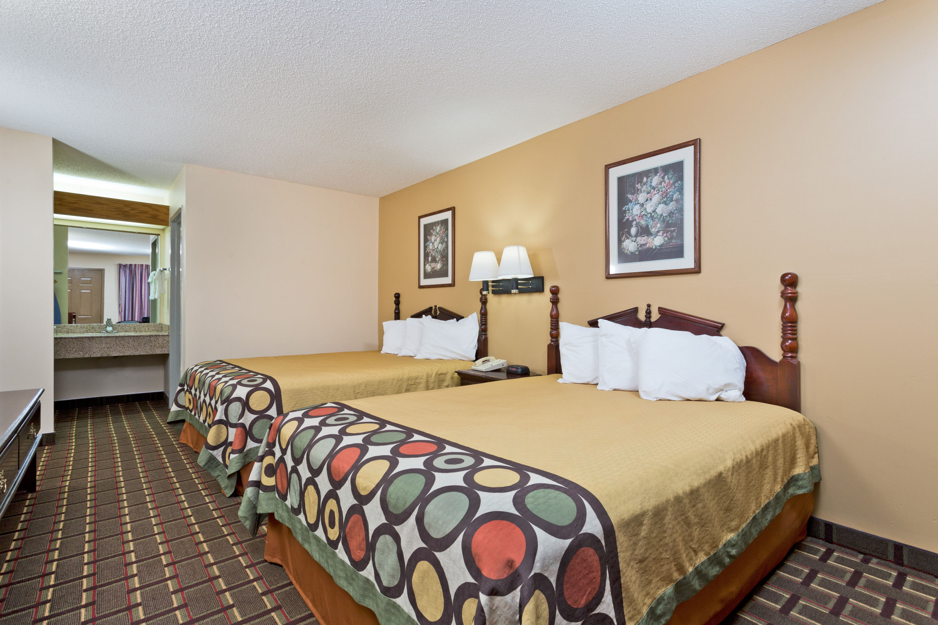 Guest room at the Super 8 by Wyndham Franklin Hwy 31 in Franklin, Kentucky