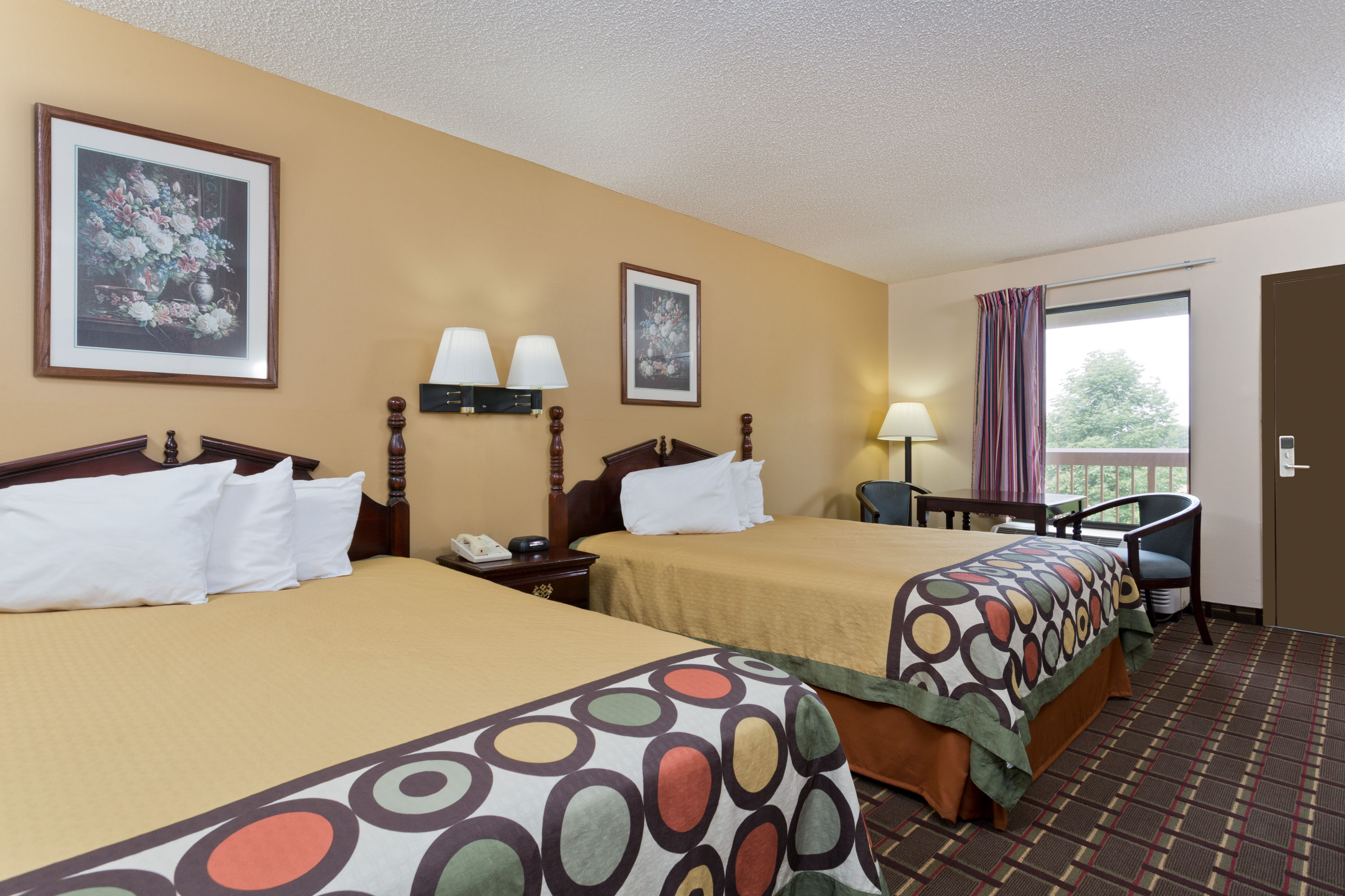 Guest room at the Super 8 by Wyndham Franklin Hwy 31 in Franklin, Kentucky