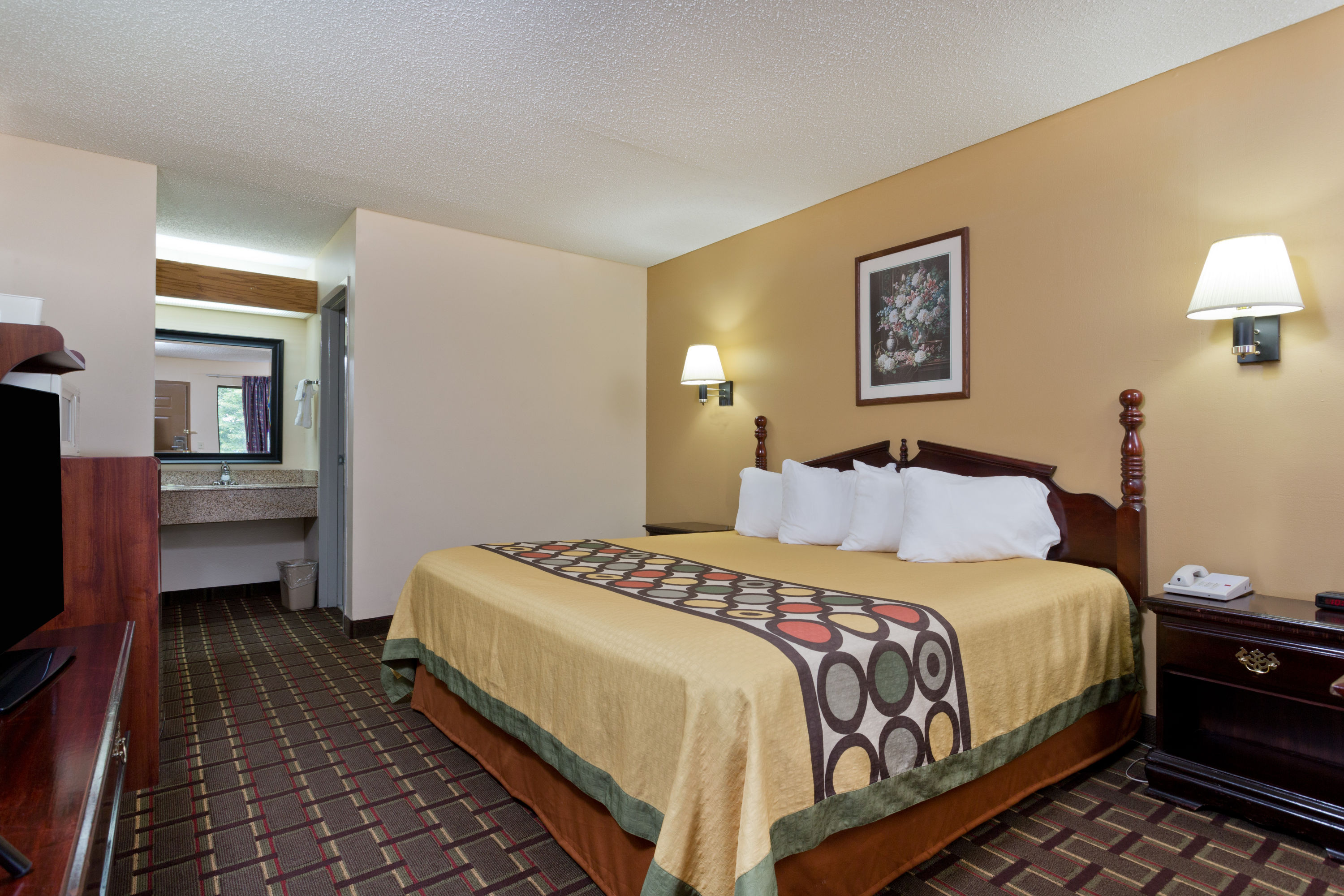 Guest room at the Super 8 by Wyndham Franklin Hwy 31 in Franklin, Kentucky