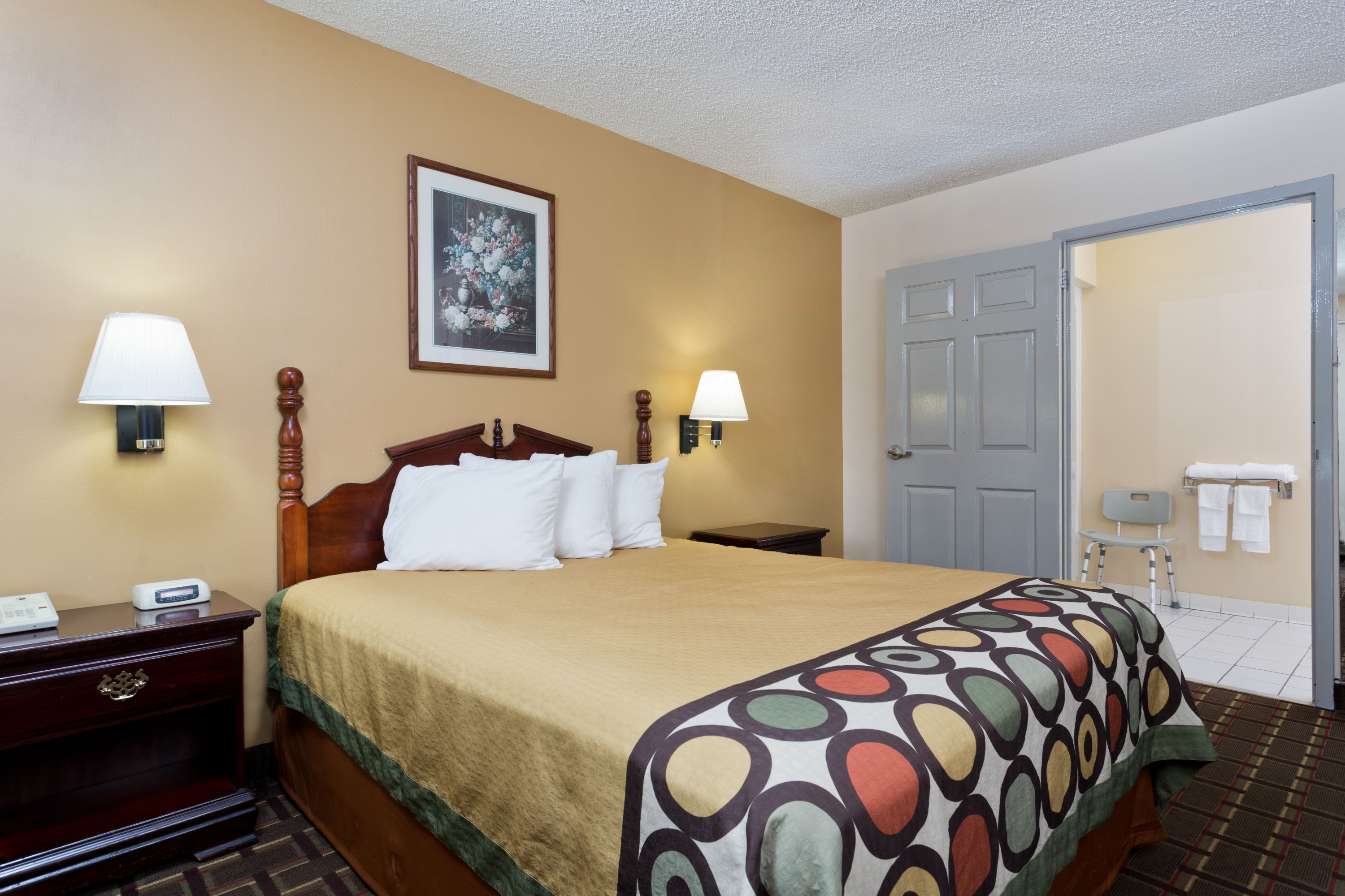 Guest room at the Super 8 by Wyndham Franklin Hwy 31 in Franklin, Kentucky