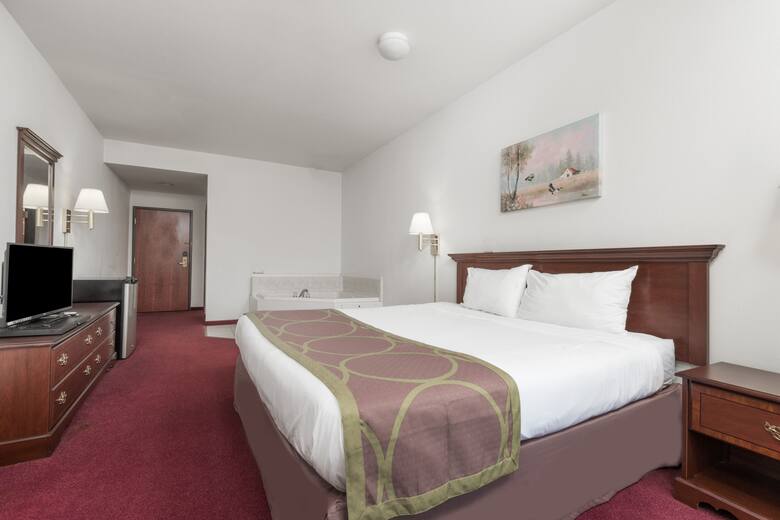 Guest room at the Super 8 Grayson in Grayson, Kentucky