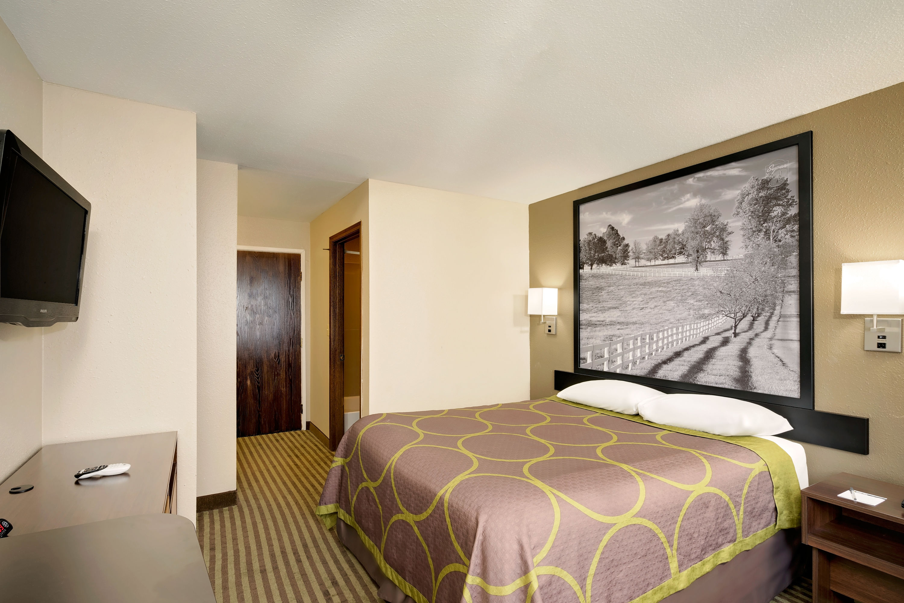 Guest room at the Super 8 by Wyndham Lexington/Hamburg Area in Lexington, Kentucky