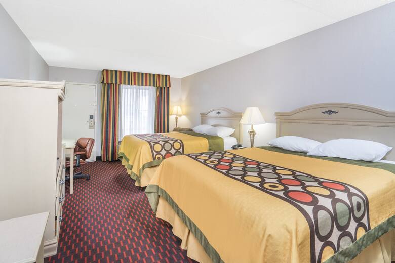 Guest room at the Super 8 London in London, Kentucky
