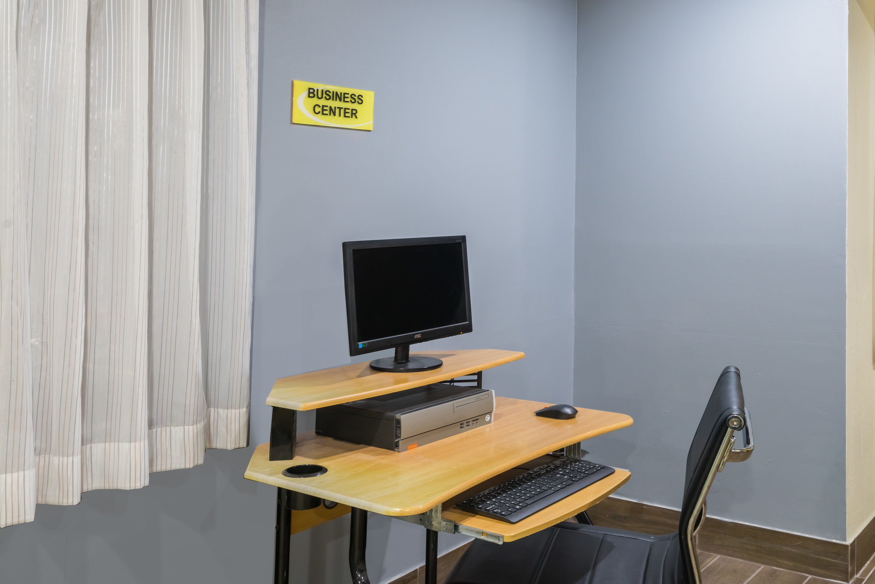 Super 8 by Wyndham Munfordville KY business center in Munfordville, Kentucky