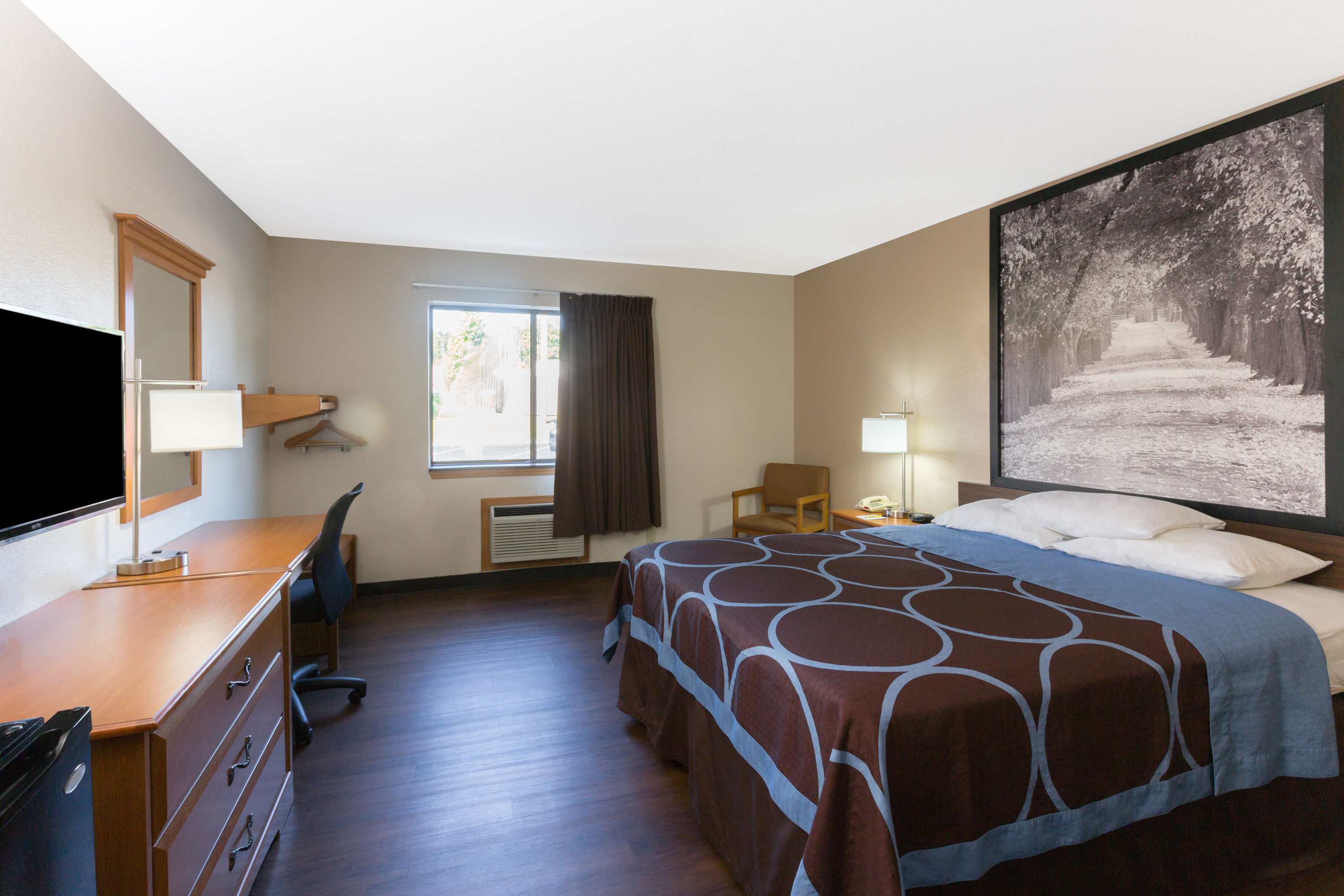 Guest room at the Super 8 by Wyndham Radcliff Ft. Knox Area in Radcliff, Kentucky