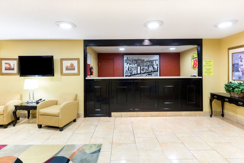 Super 8 Richmond hotel lobby in Richmond, Kentucky