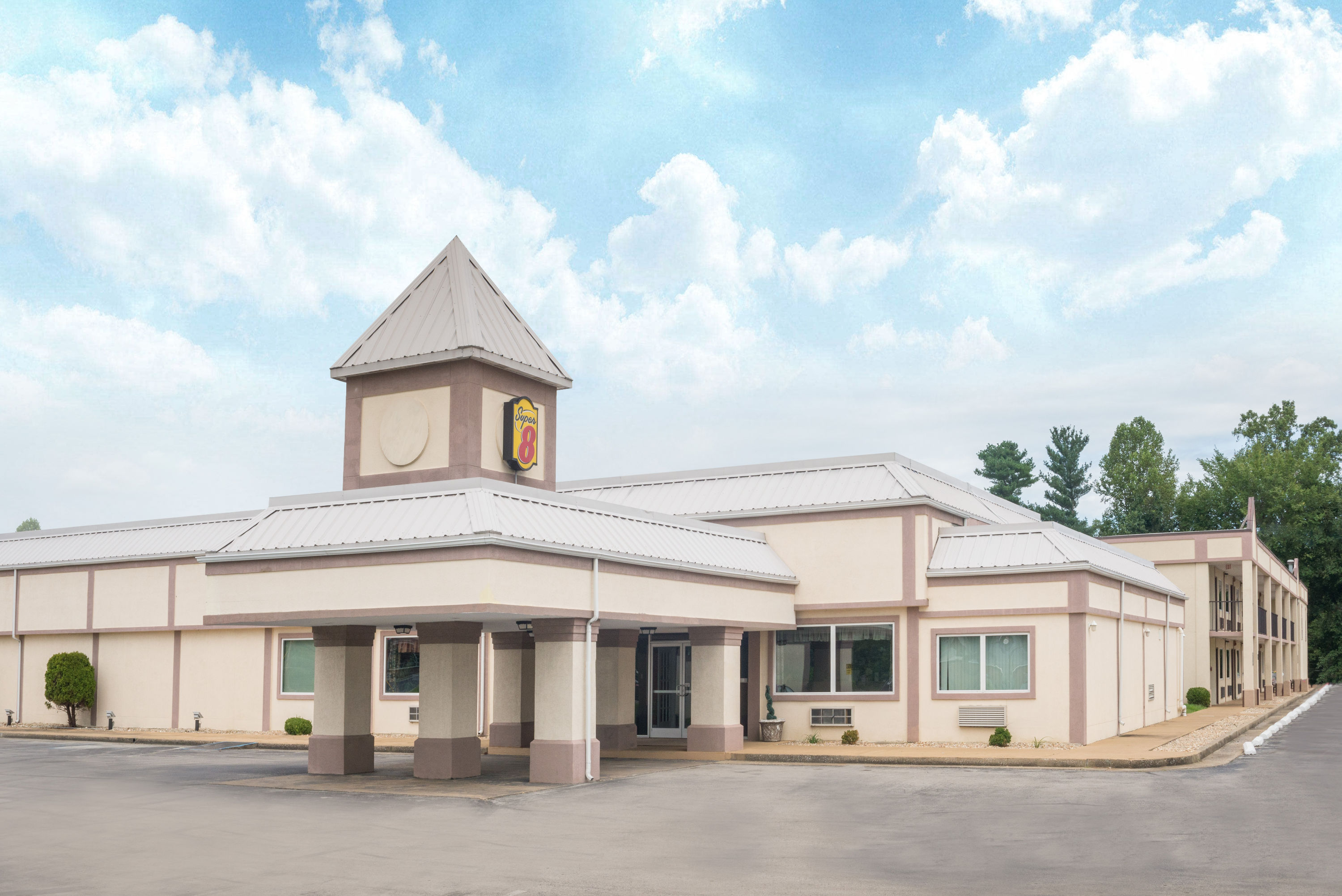 Super 8 by Wyndham Williamsburg Williamsburg, KY Hotels