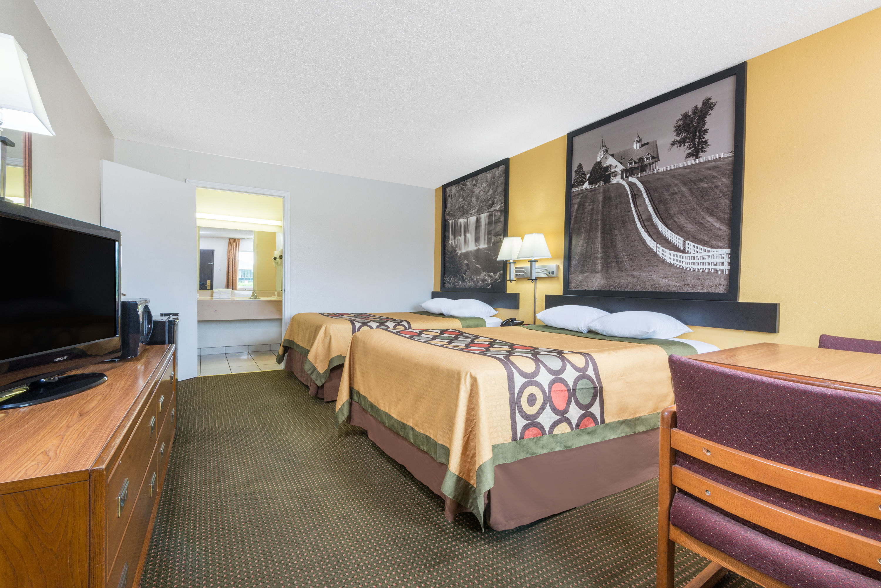 Guest room at the Super 8 by Wyndham Williamsburg in Williamsburg, Kentucky