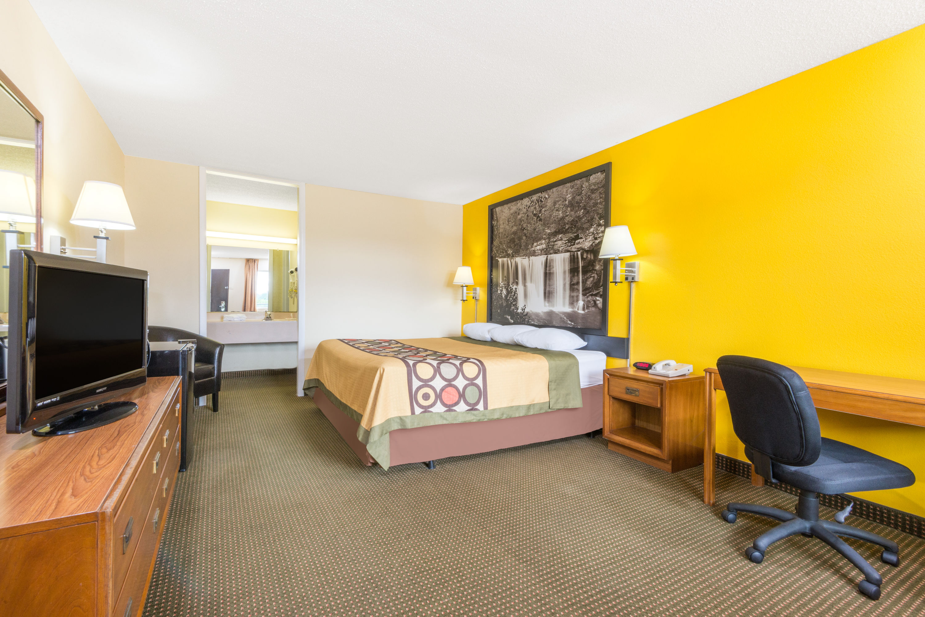 Guest room at the Super 8 by Wyndham Williamsburg in Williamsburg, Kentucky