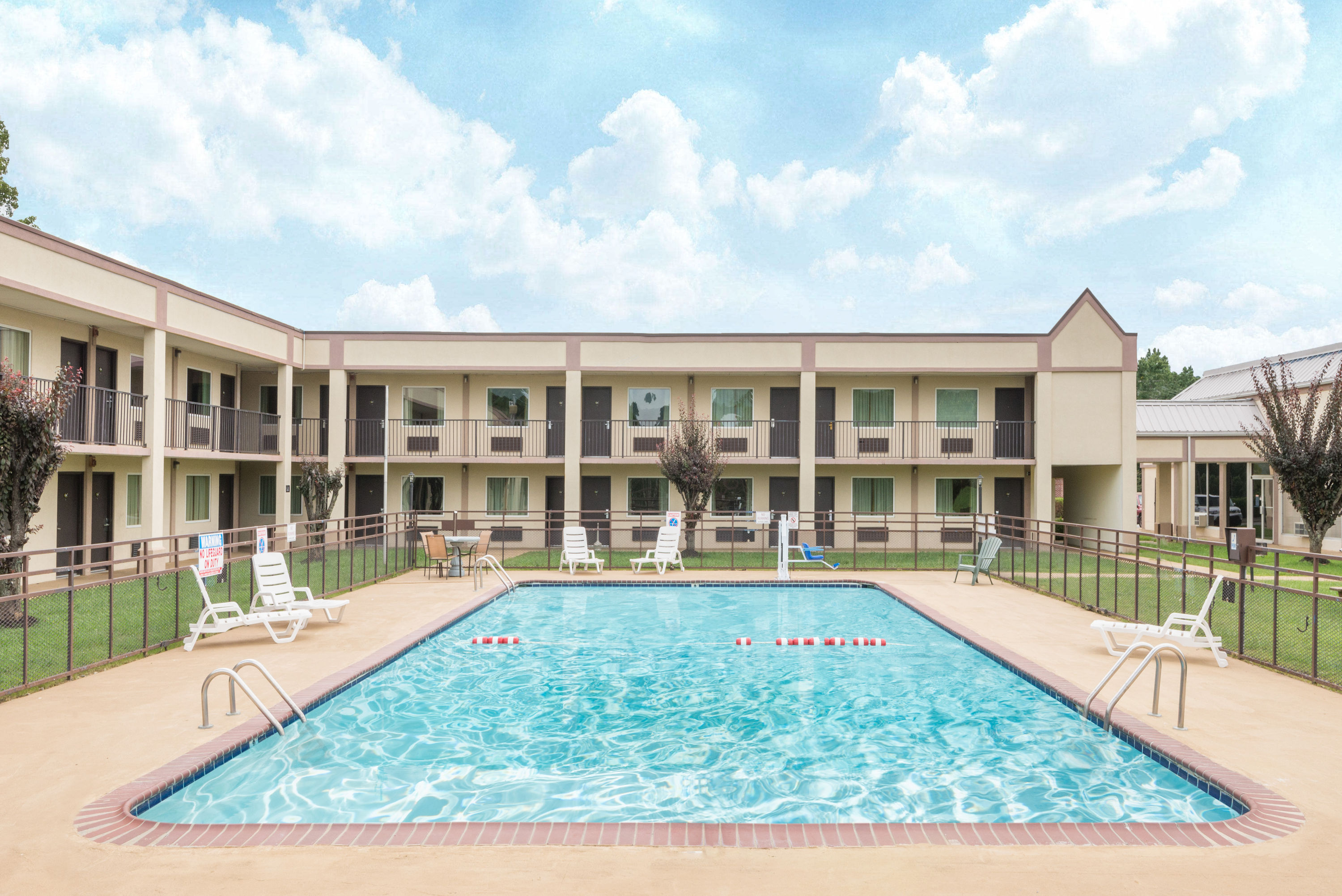 Super 8 by Wyndham Williamsburg Williamsburg, KY Hotels