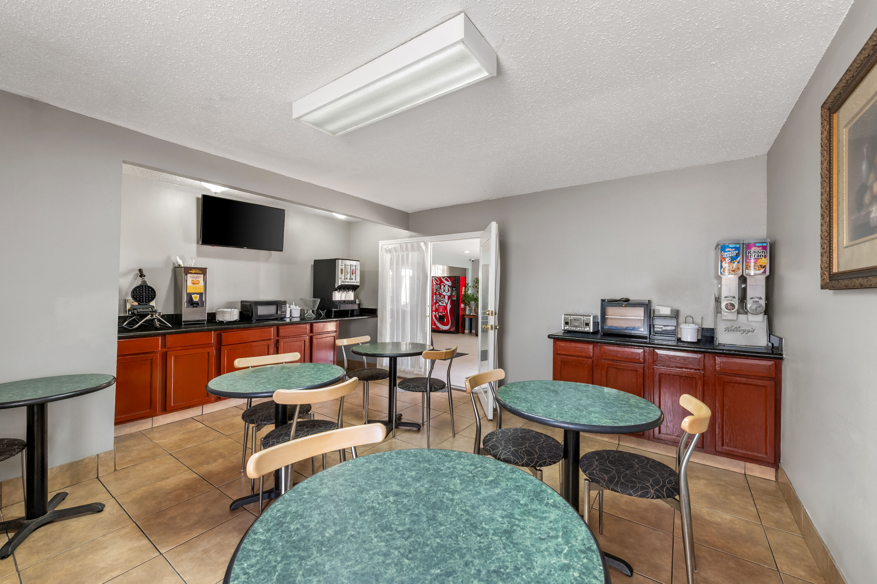 Super 8 by Wyndham Bossier City/Shreveport Area restaurant breakfast area with seating in Bossier City, Louisiana