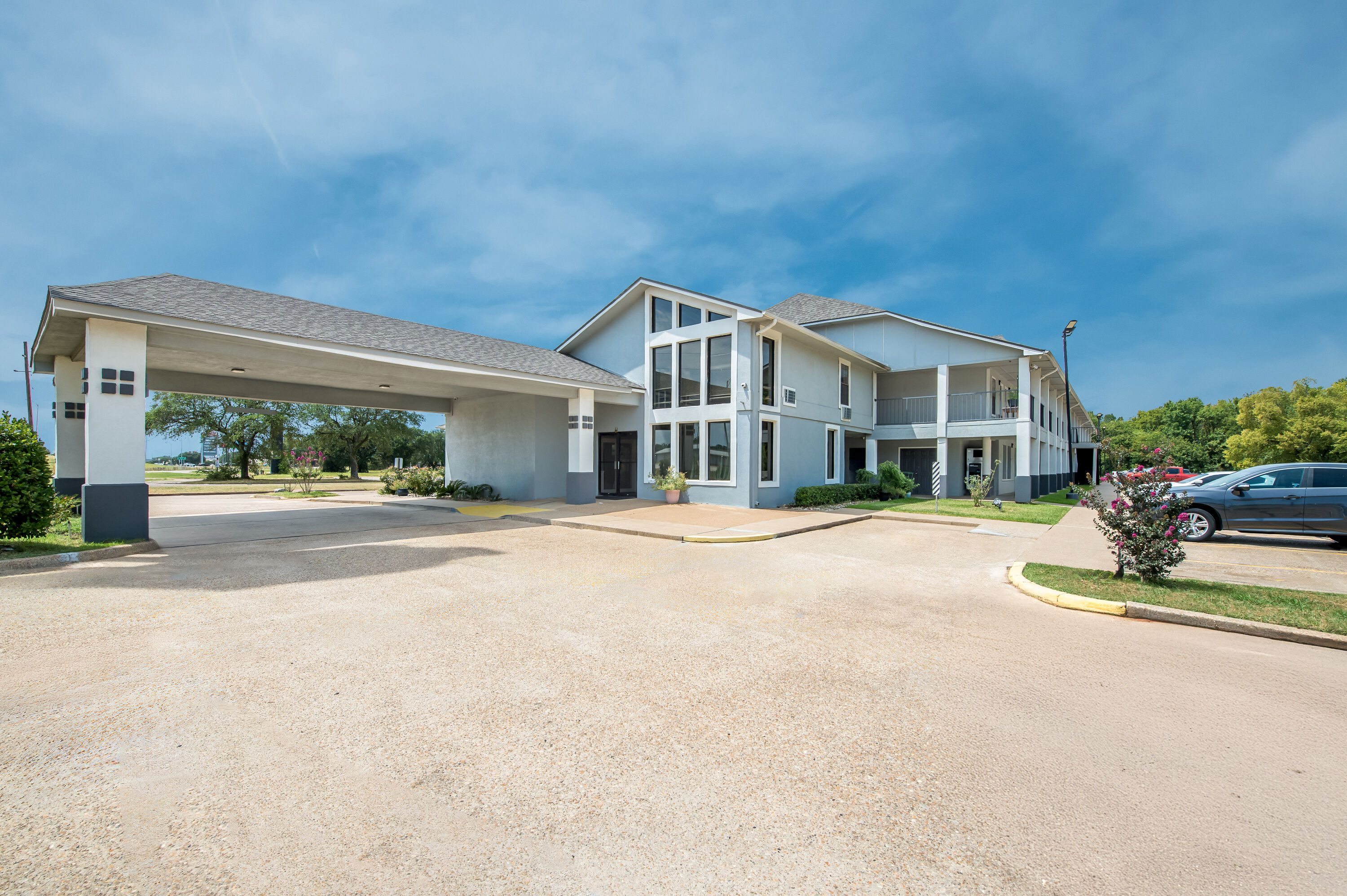 Exterior Day Image of Super 8 by Wyndham Bossier City/Shreveport Area hotel in Bossier City, Louisiana