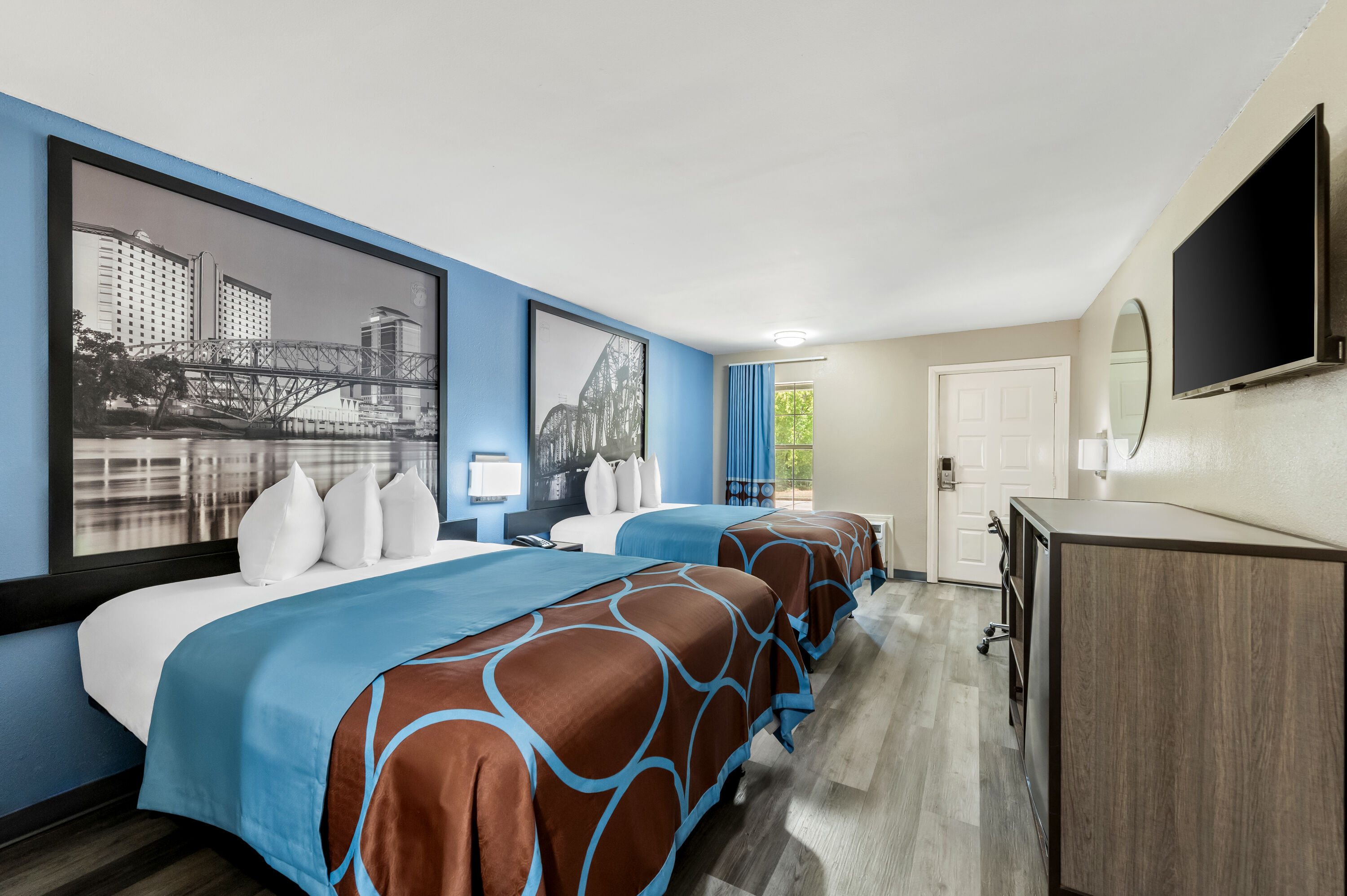 Double bed guest room at the Super 8 by Wyndham Bossier City/Shreveport Area in Bossier City, Louisiana