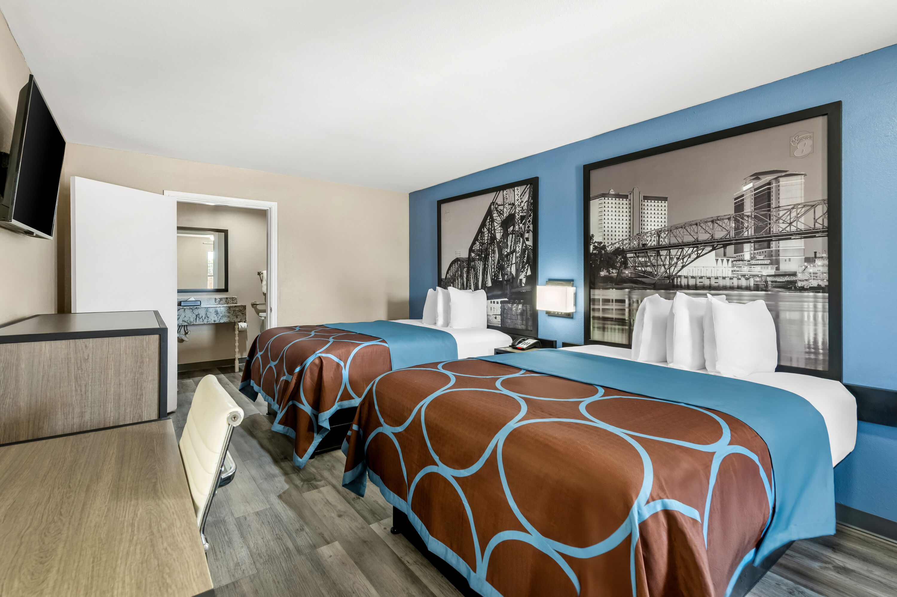 Double bed guest room at the Super 8 by Wyndham Bossier City/Shreveport Area in Bossier City, Louisiana