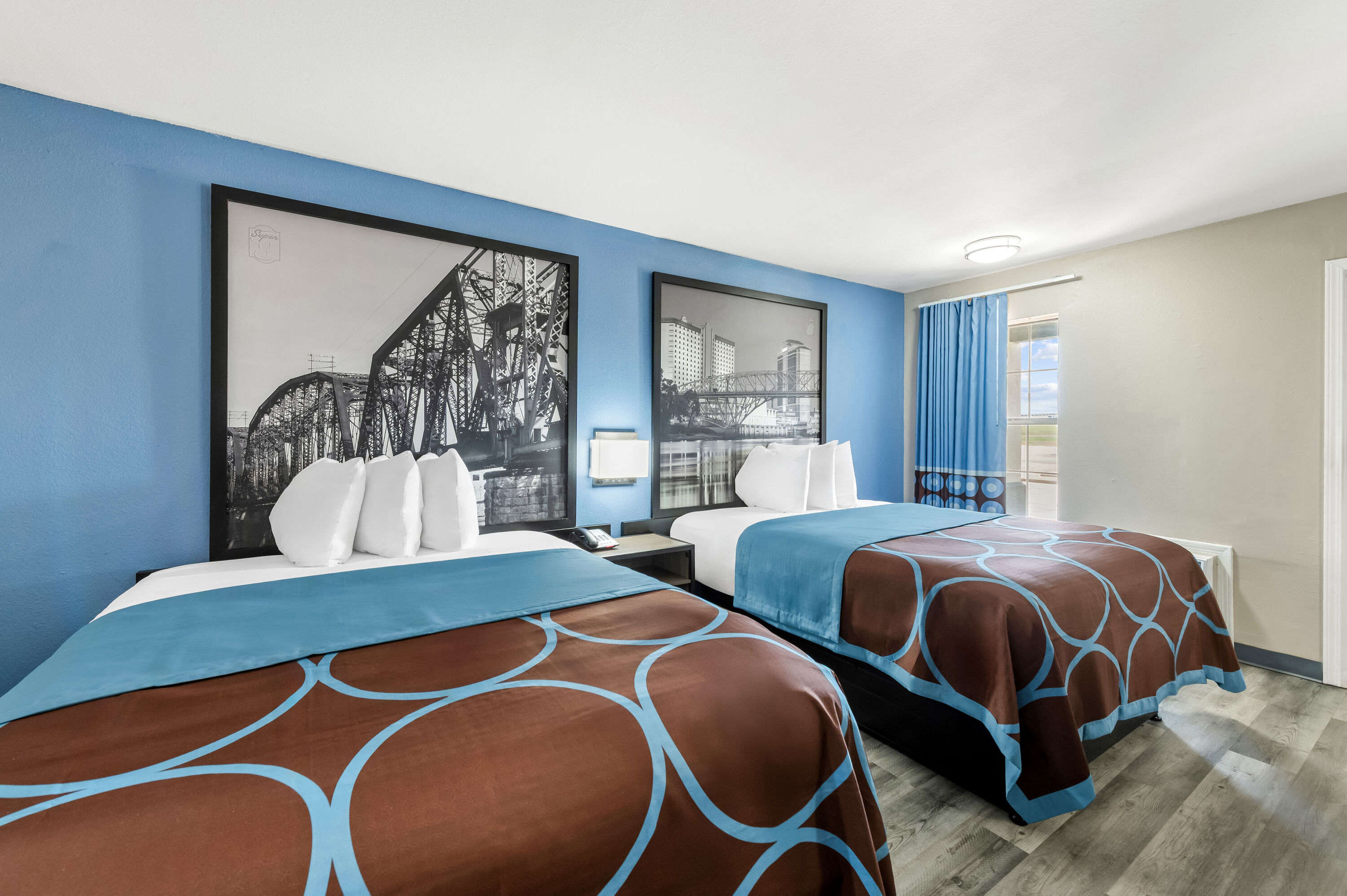 Double bed guest room at the Super 8 by Wyndham Bossier City/Shreveport Area in Bossier City, Louisiana