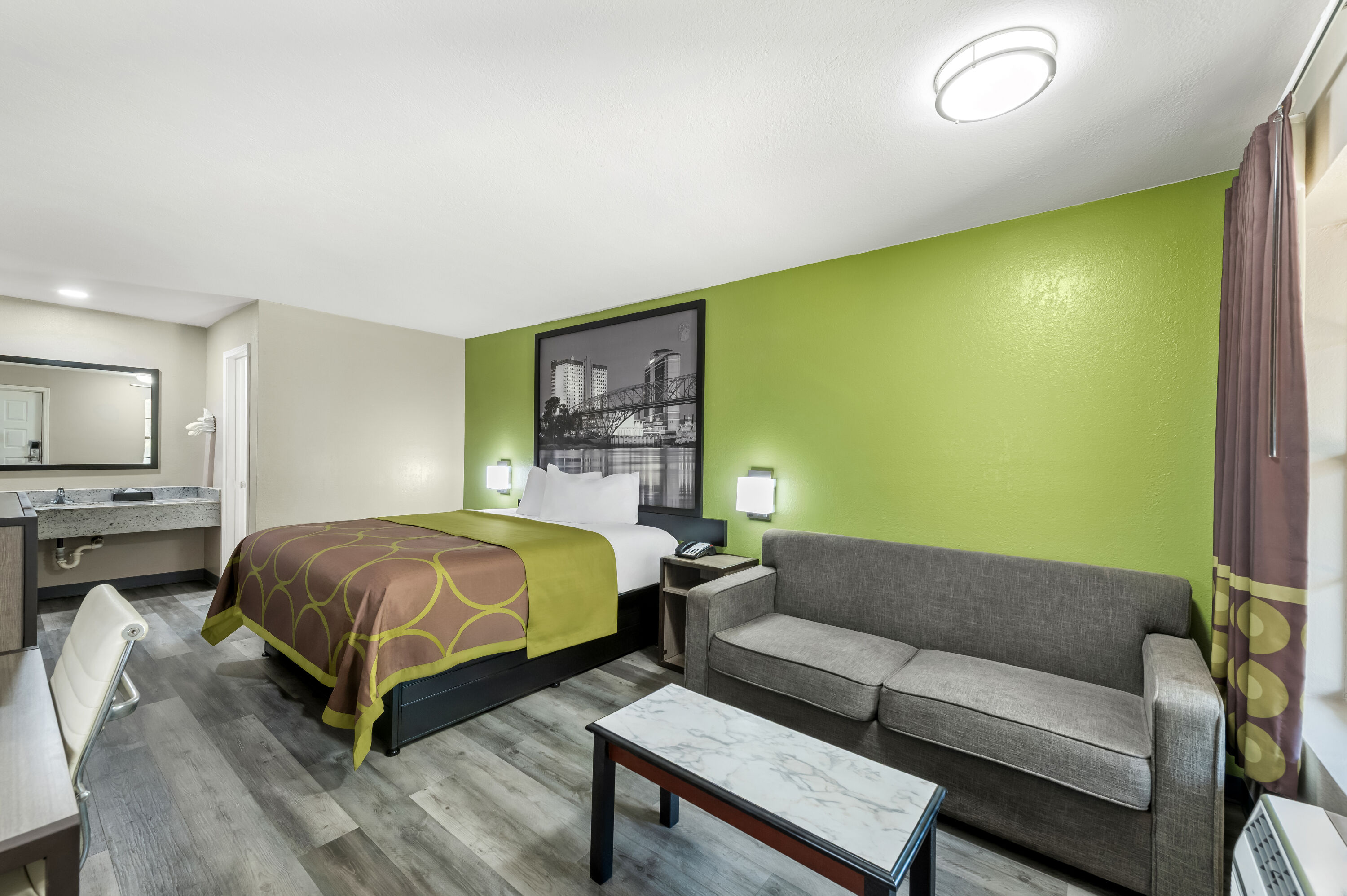 King bed guest room at the Super 8 by Wyndham Bossier City/Shreveport Area in Bossier City, Louisiana