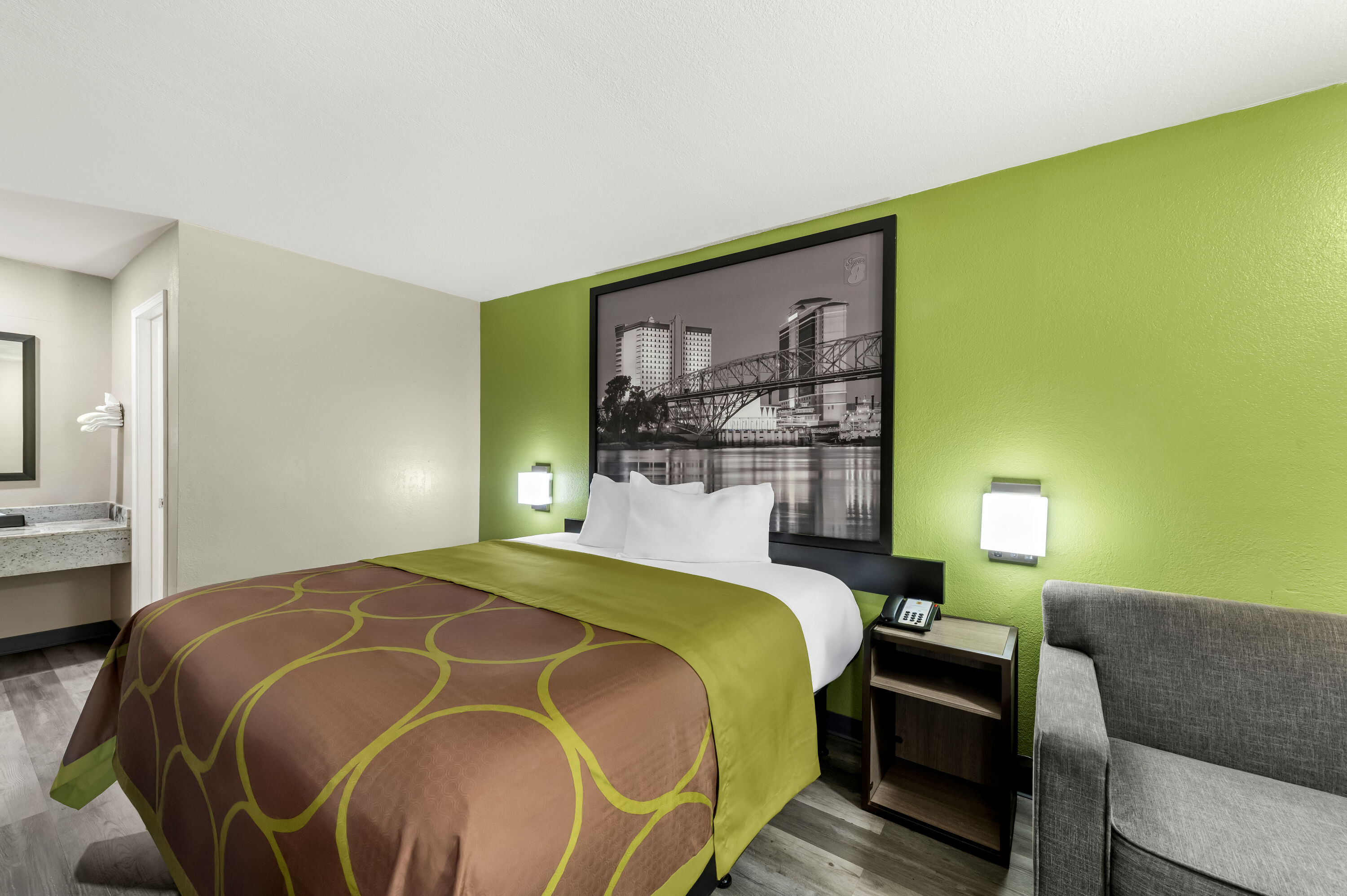 King bed guest room at the Super 8 by Wyndham Bossier City/Shreveport Area in Bossier City, Louisiana