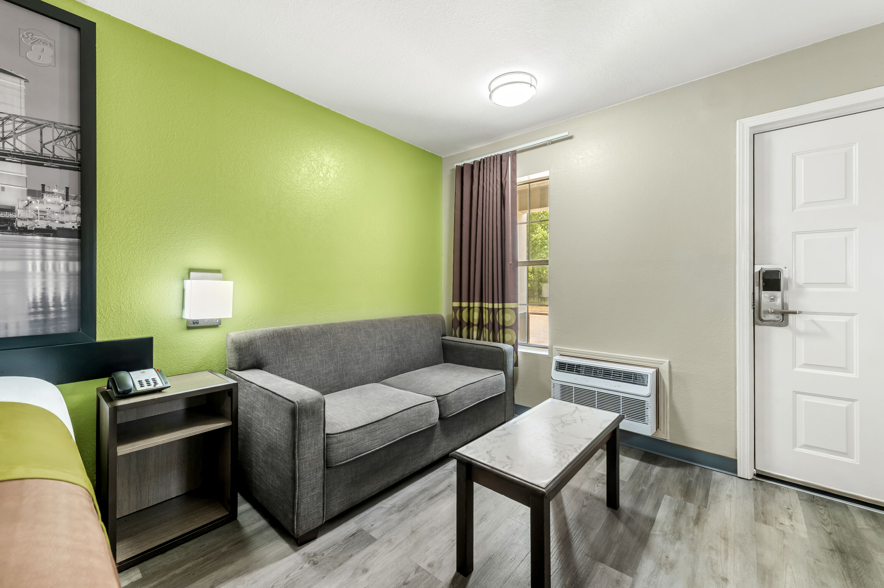 King bed guest room at the Super 8 by Wyndham Bossier City/Shreveport Area in Bossier City, Louisiana