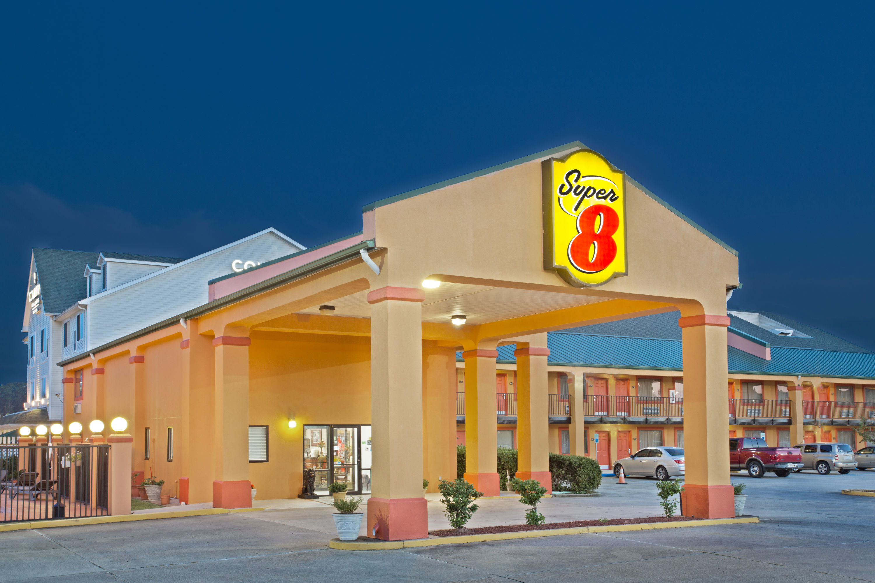 Exterior of Super 8 by Wyndham Covington hotel in Covington, Louisiana
