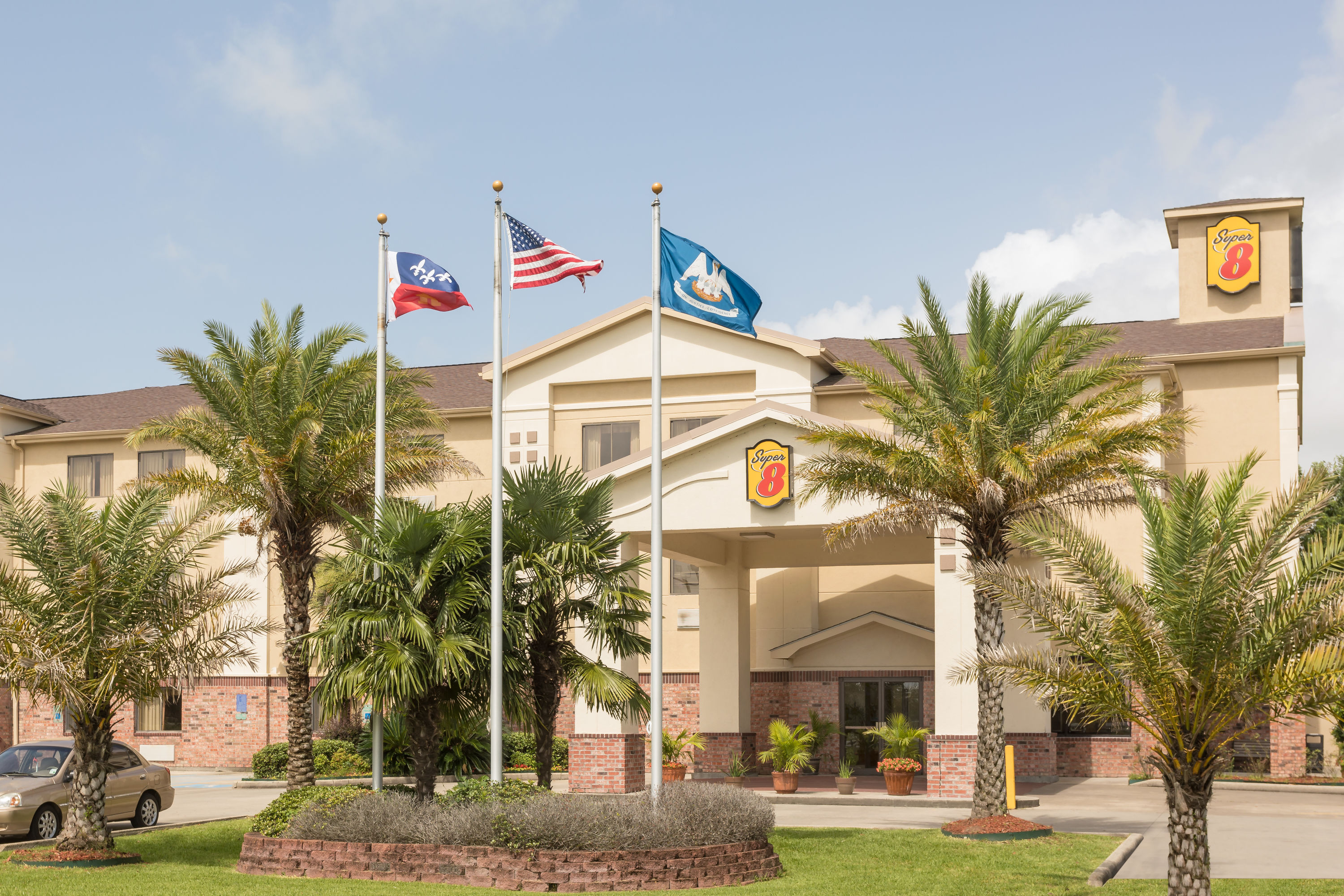 Exterior Day Image of Super 8 by Wyndham Duson Lafayette West Area hotel in Duson, Louisiana