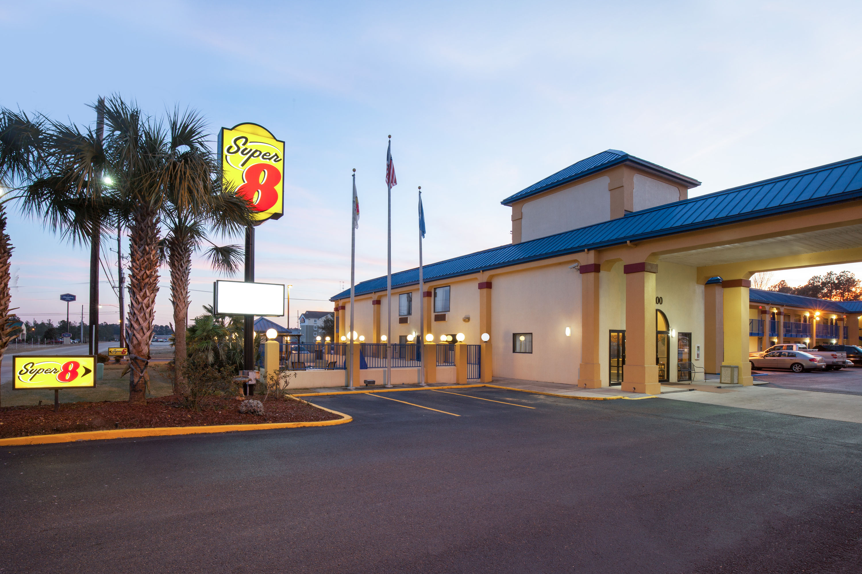 Exterior of Super 8 by Wyndham Hammond hotel in Hammond, Louisiana