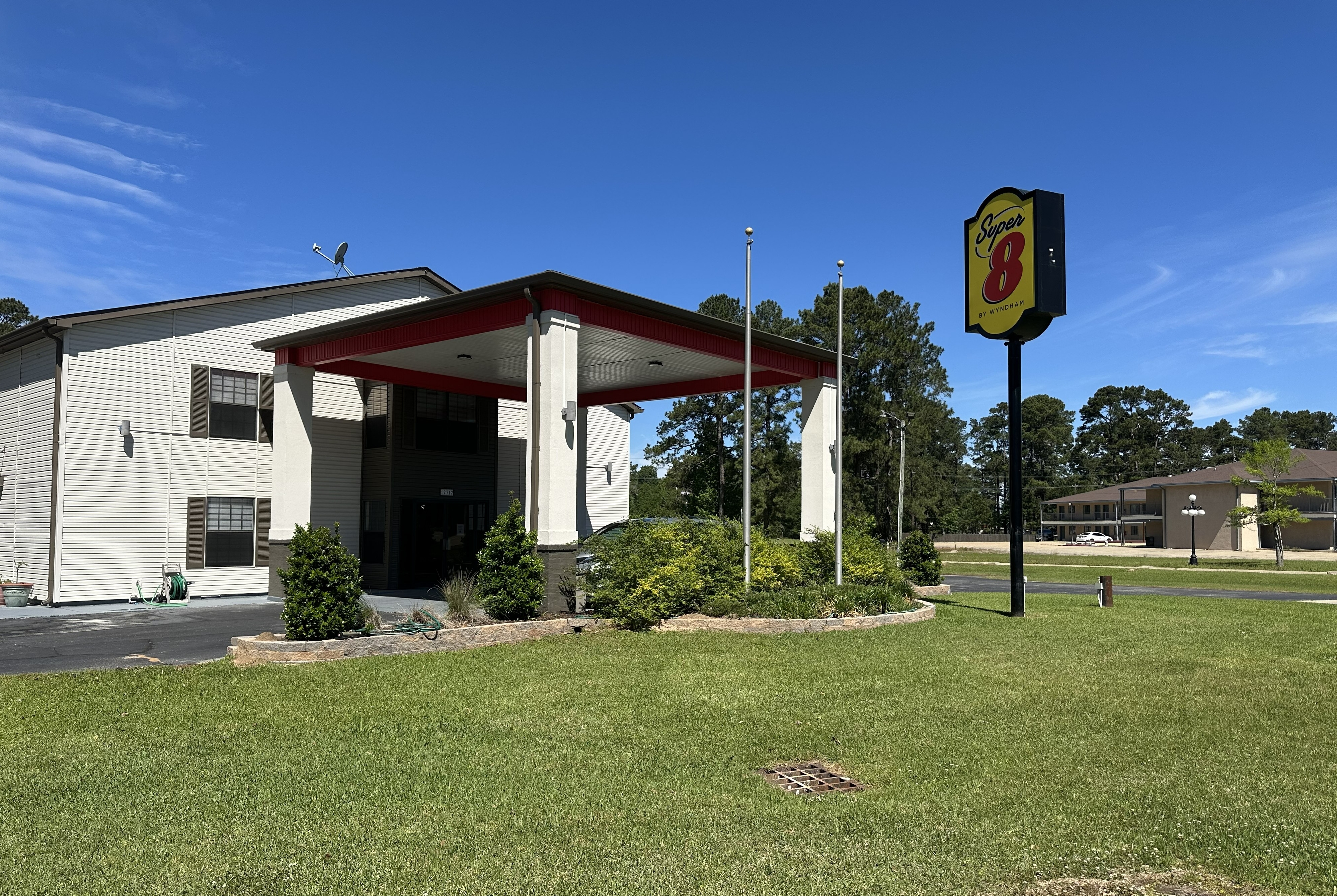Exterior Day Image of Super 8 by Wyndham Kinder/Coushatta near Casino hotel in Kinder, Louisiana