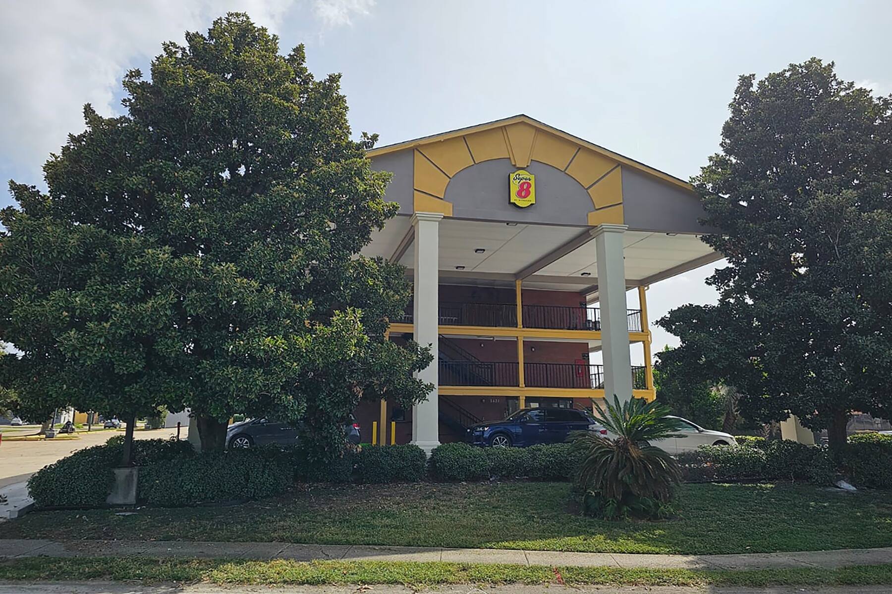 Exterior of Super 8 Metairie hotel in Metairie, Louisiana Exterior of Super 8 Metairie hotel in Metairie, Louisiana