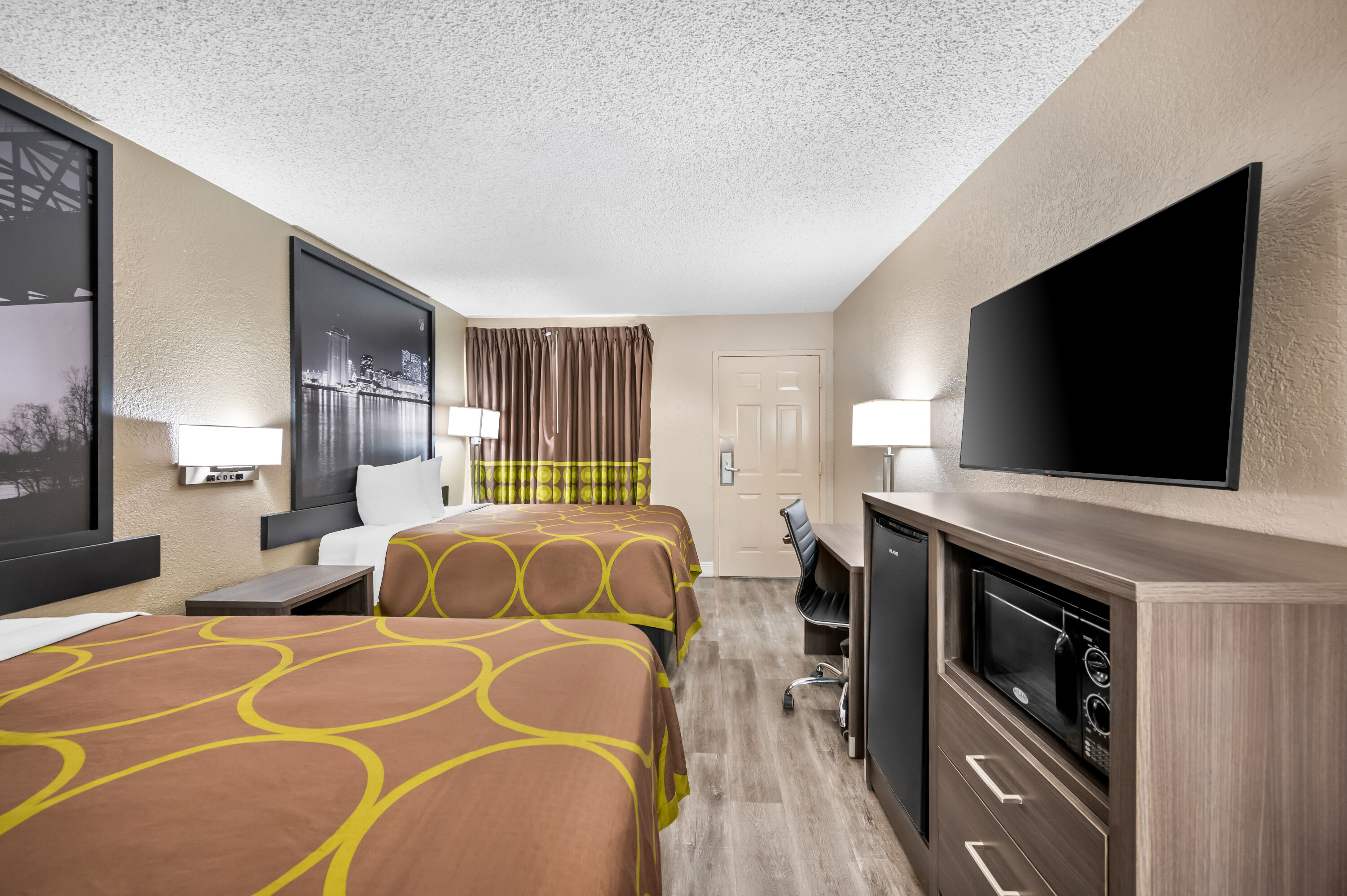 Double bed guest room at the Super 8 by Wyndham Metairie in Metairie, Louisiana