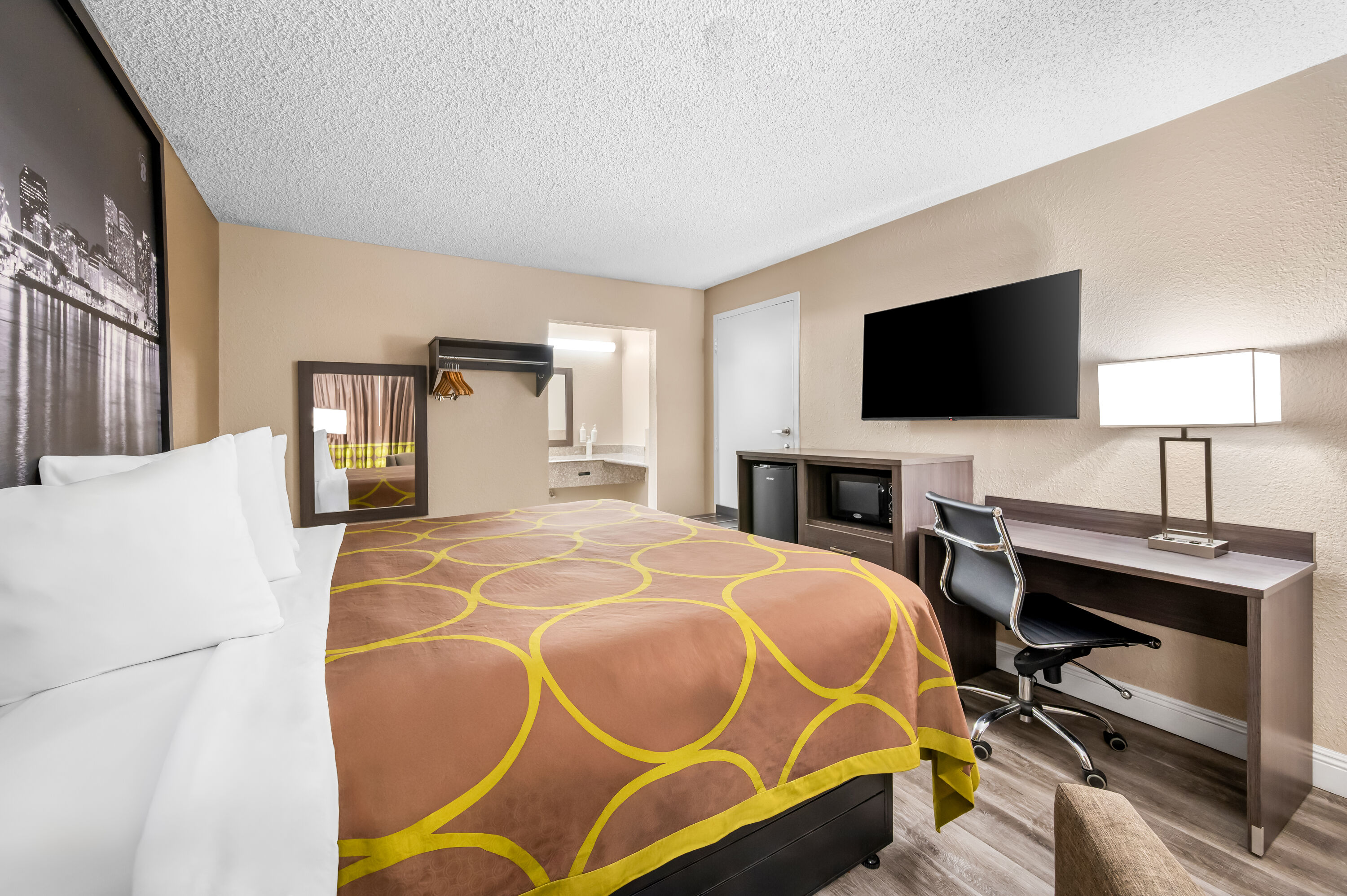 King bed guest room at the Super 8 by Wyndham Metairie in Metairie, Louisiana