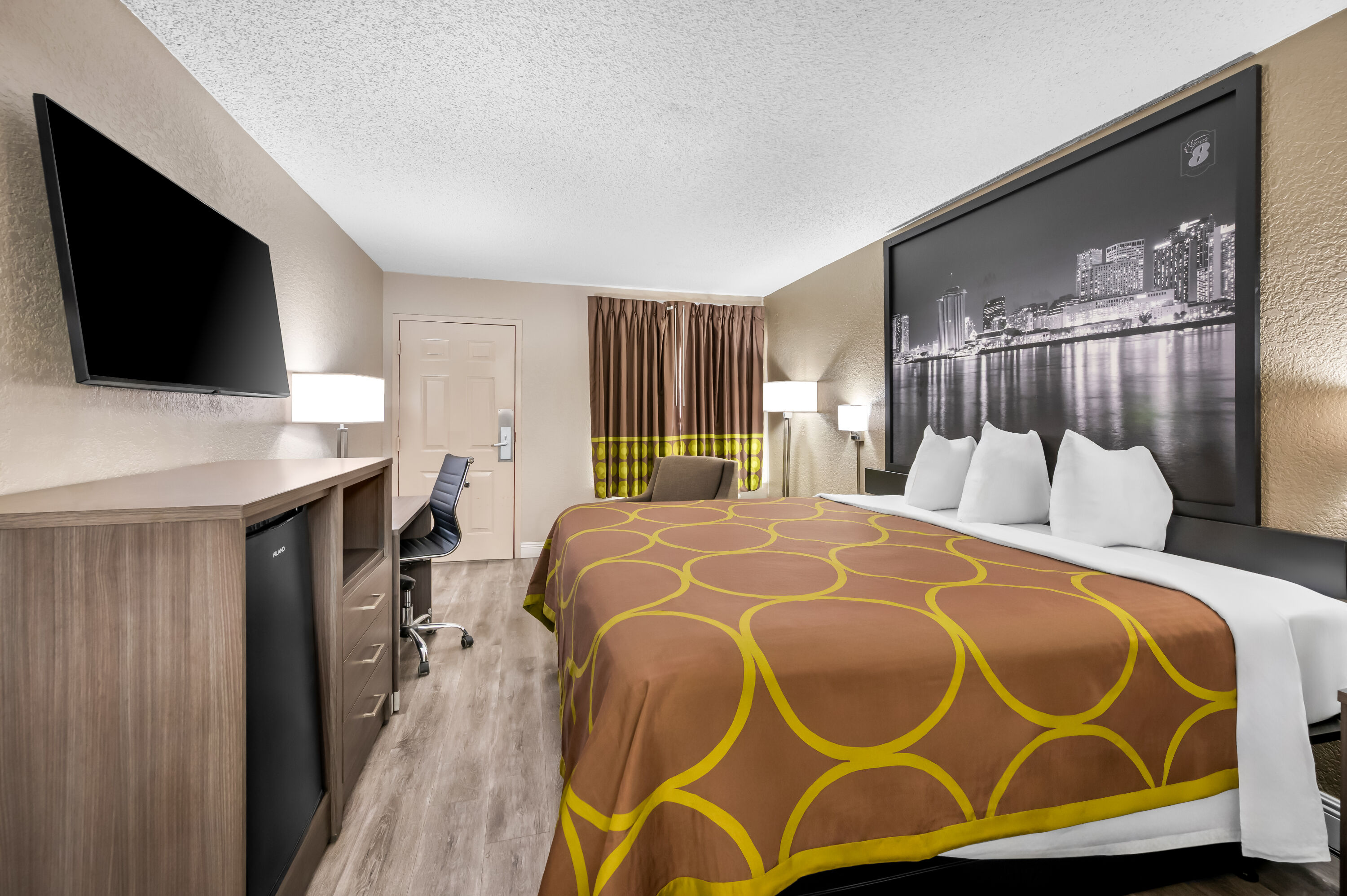 King bed guest room at the Super 8 by Wyndham Metairie in Metairie, Louisiana