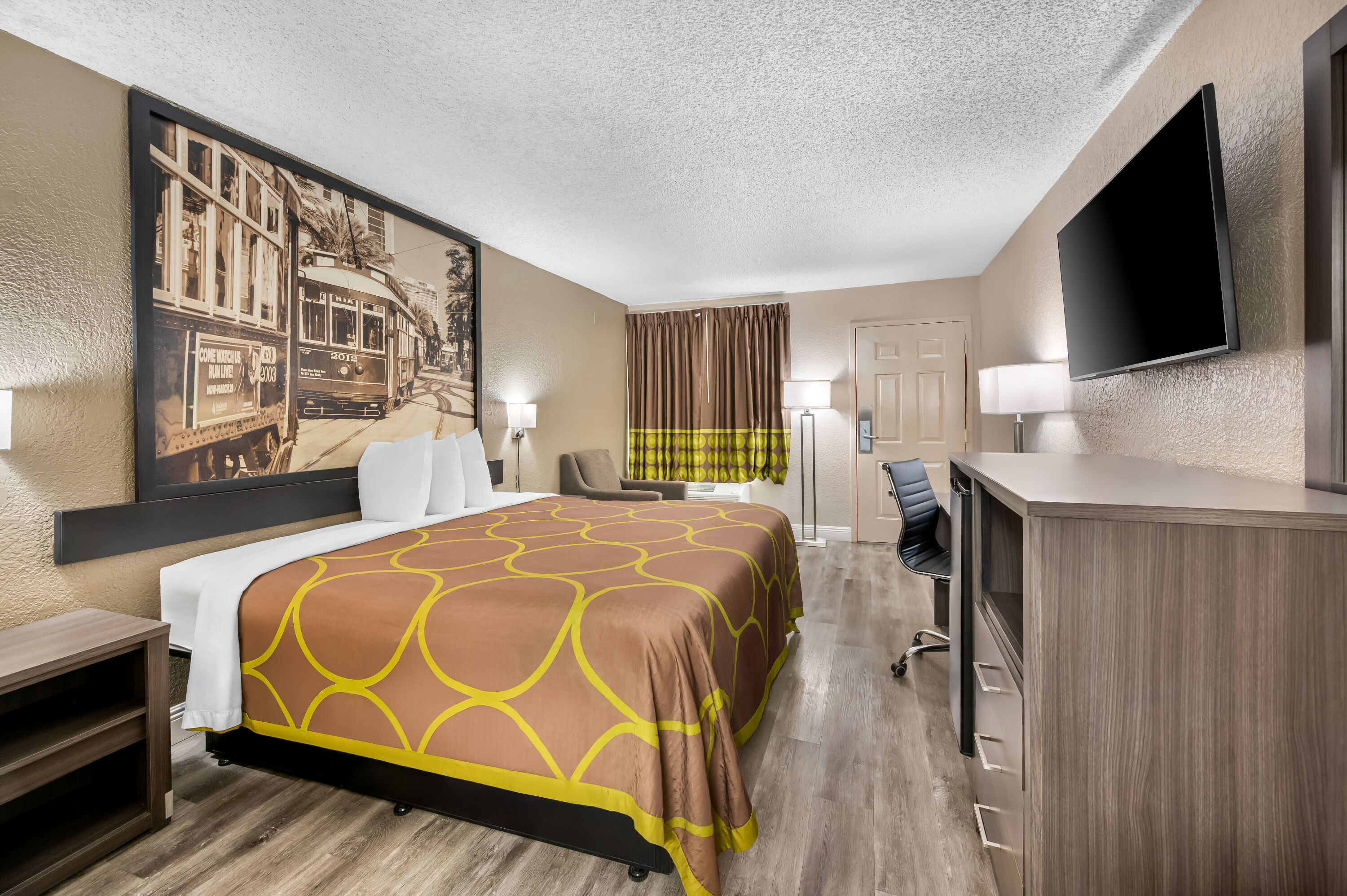 King bed guest room at the Super 8 by Wyndham Metairie in Metairie, Louisiana