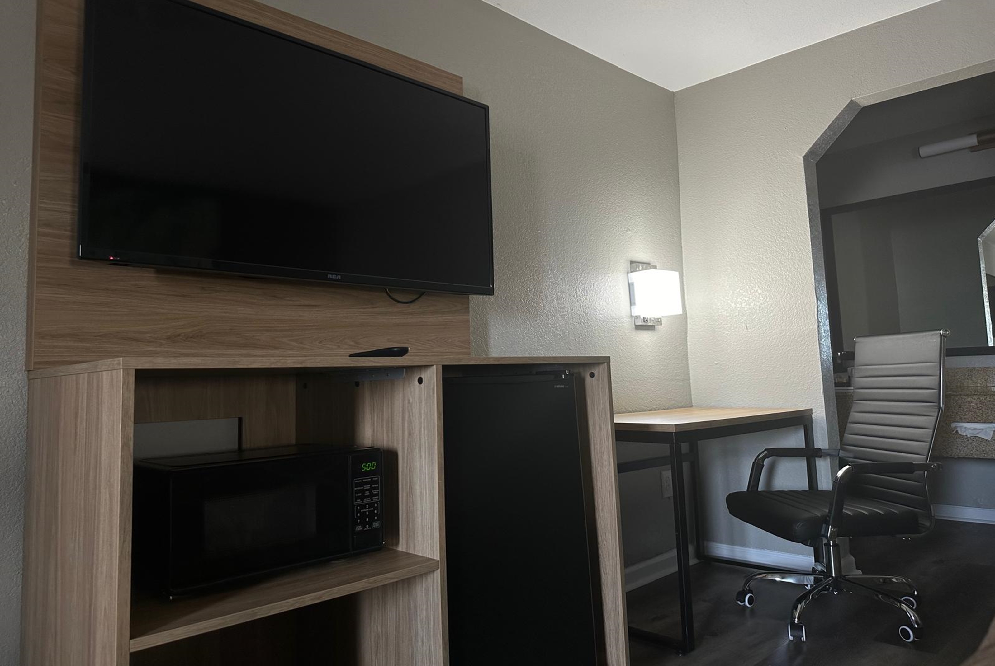 Guest room at the Super 8 by Wyndham Monroe in Monroe, Louisiana