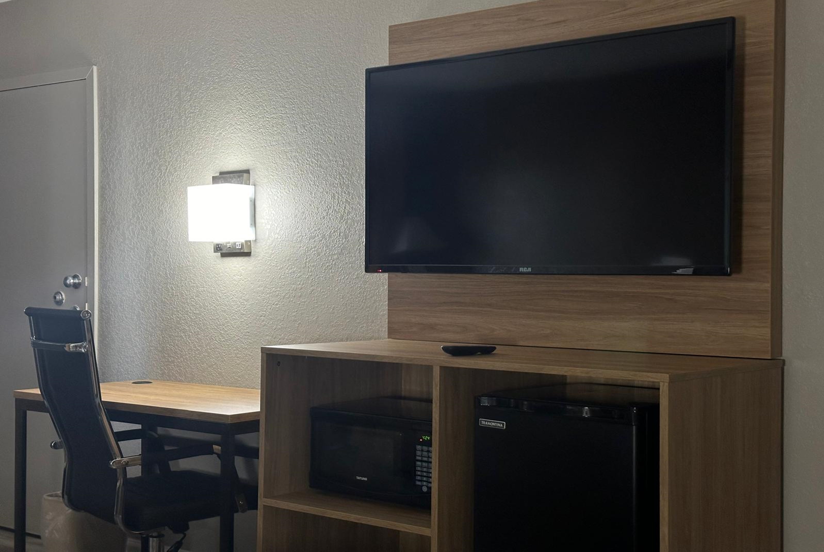 Guest room at the Super 8 by Wyndham Monroe in Monroe, Louisiana