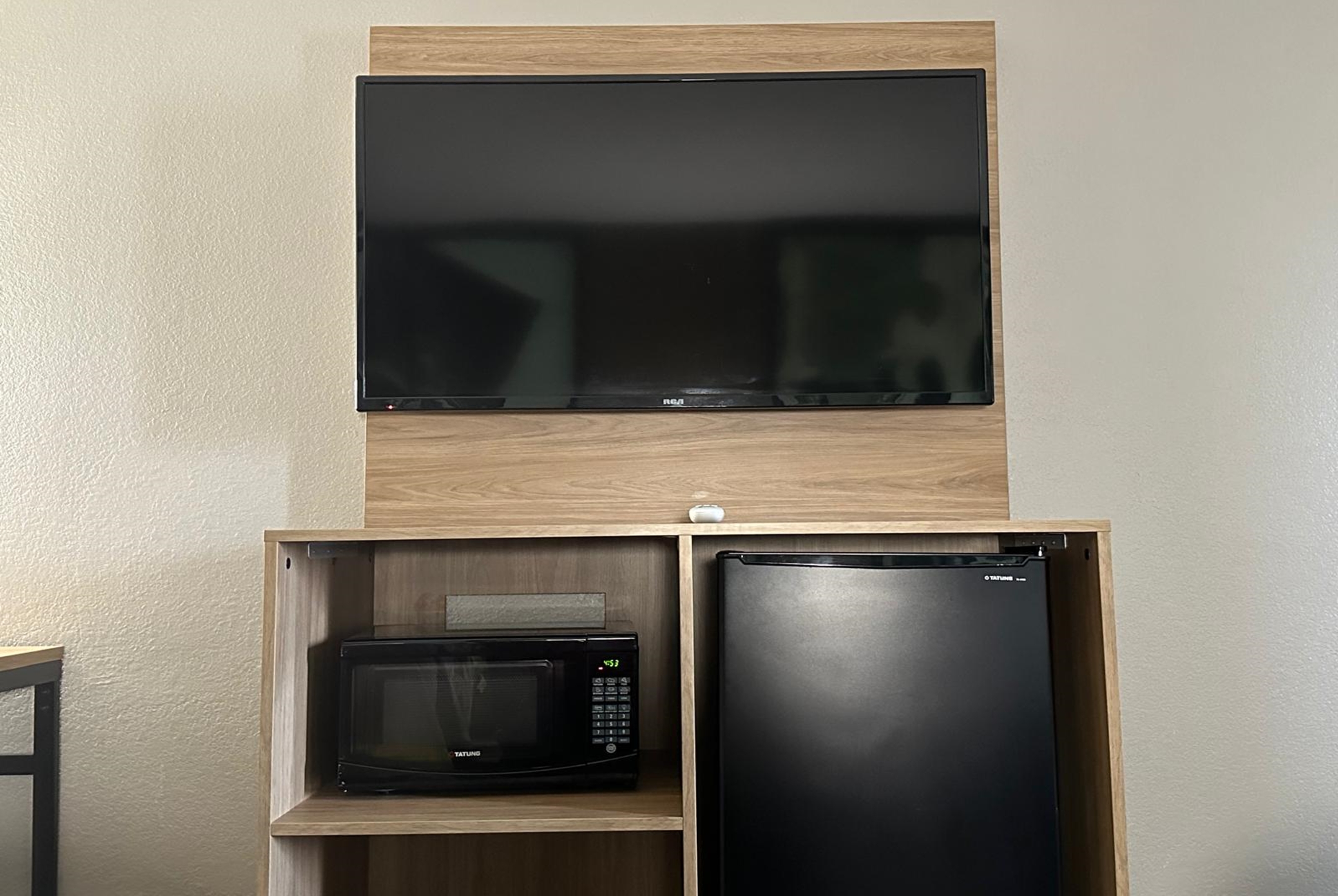 Guest room at the Super 8 by Wyndham Monroe in Monroe, Louisiana