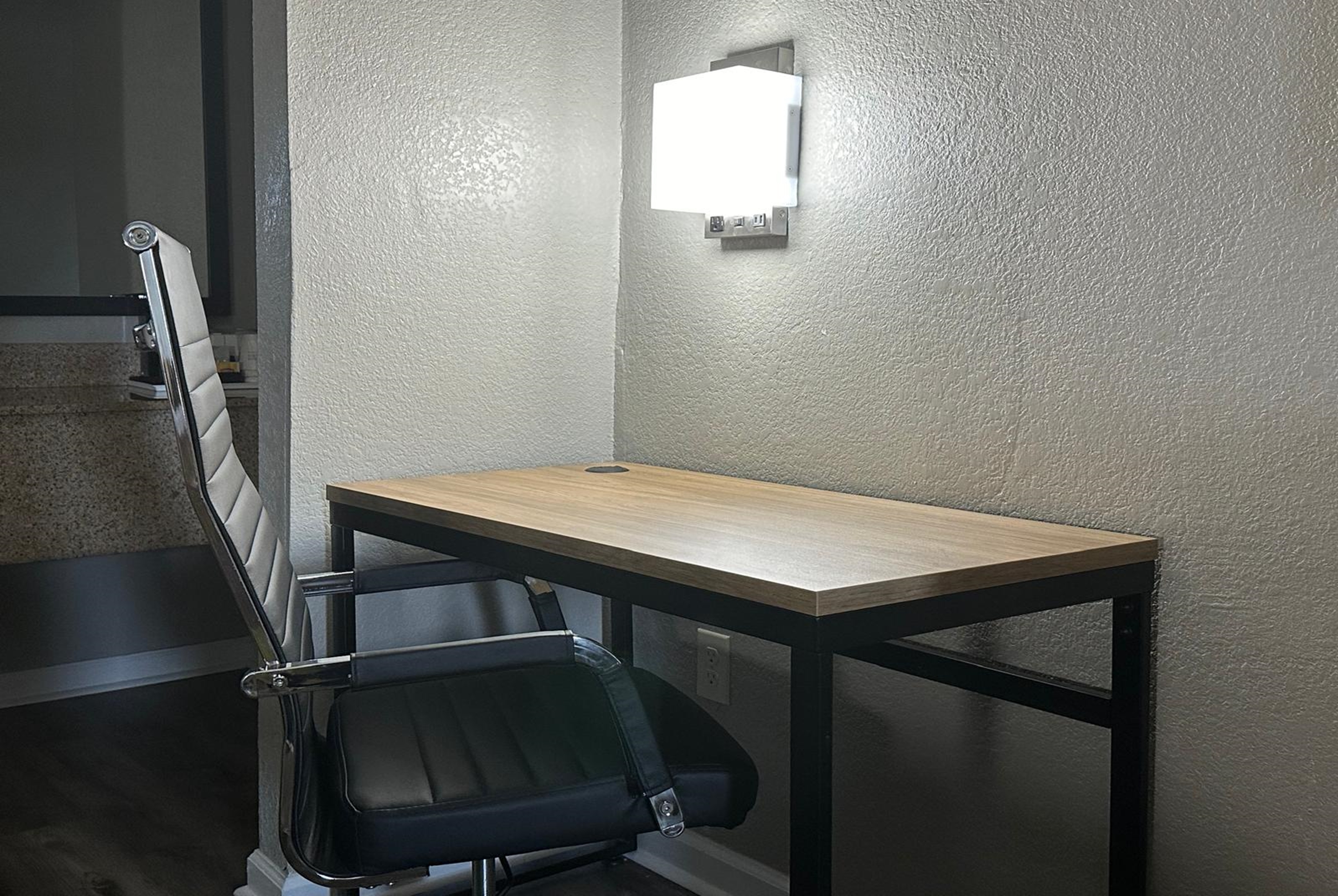 Guest room feature at the Super 8 by Wyndham Monroe in Monroe, Louisiana