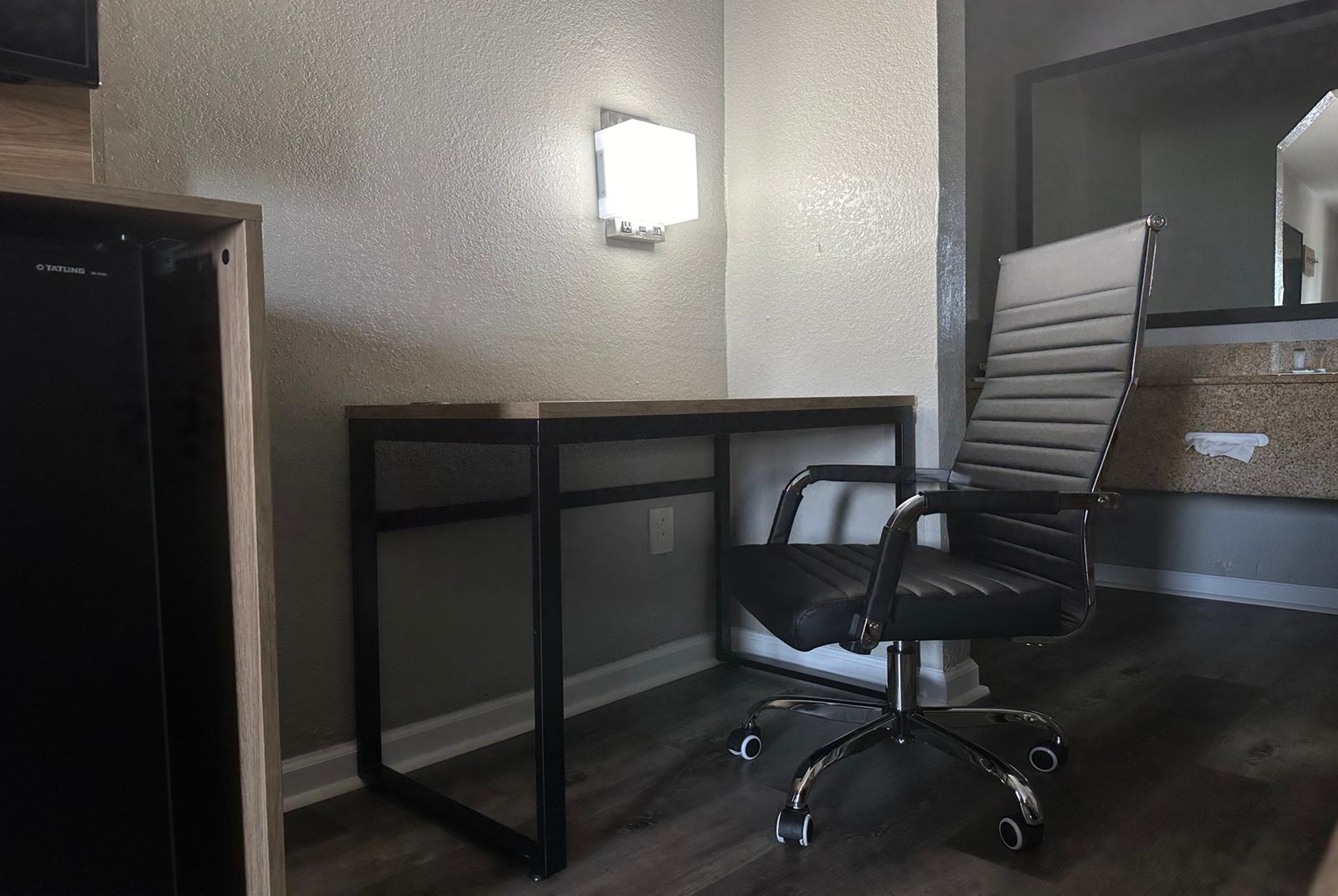 Guest room feature at the Super 8 by Wyndham Monroe in Monroe, Louisiana