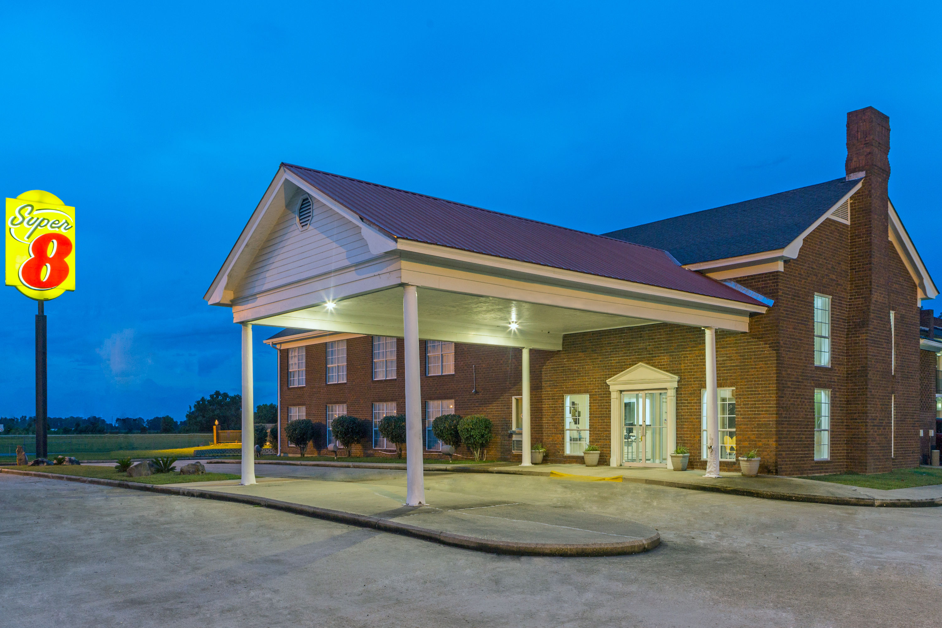 Exterior Dusk Image of Super 8 by Wyndham Tallulah LA hotel in Tallulah, Louisiana