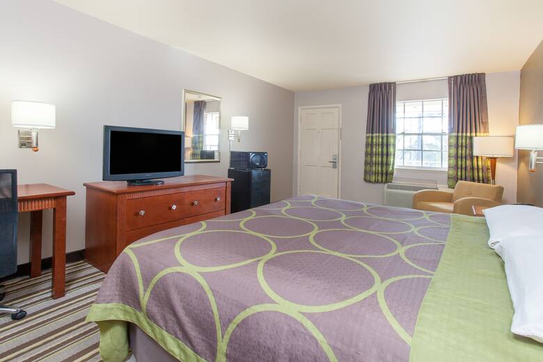 Guest room at the Super 8 Monroe West in West Monroe, Louisiana