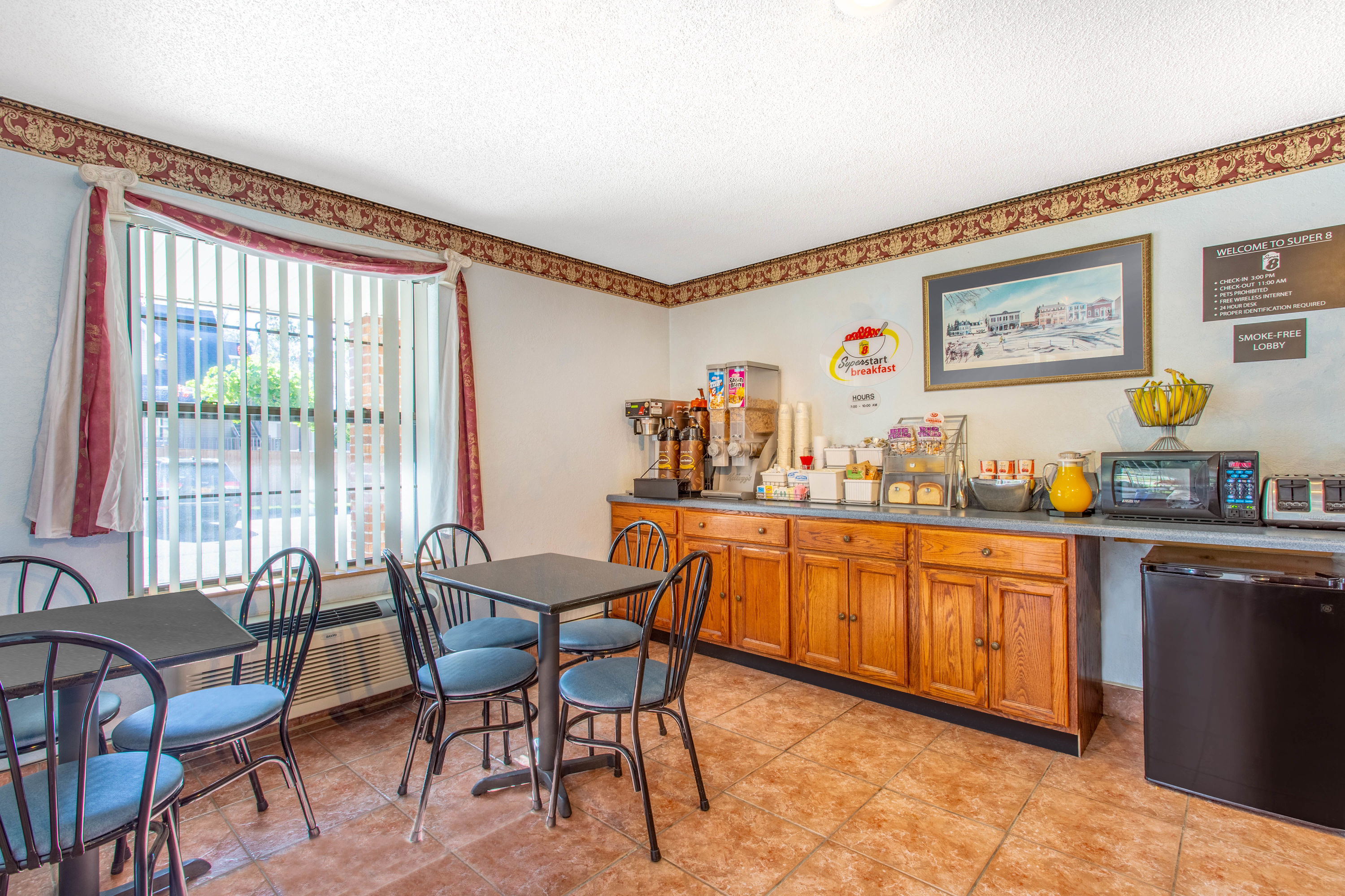 Super 8 By Wyndham Lee Berkshires Outlet Area Lee Ma Hotels