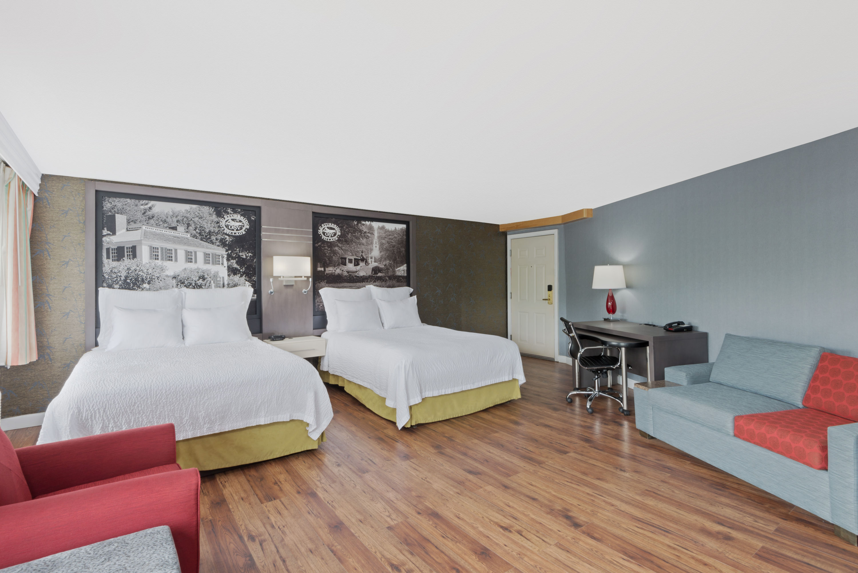 Super 8 by Wyndham Sturbridge suite in Sturbridge, Massachusetts