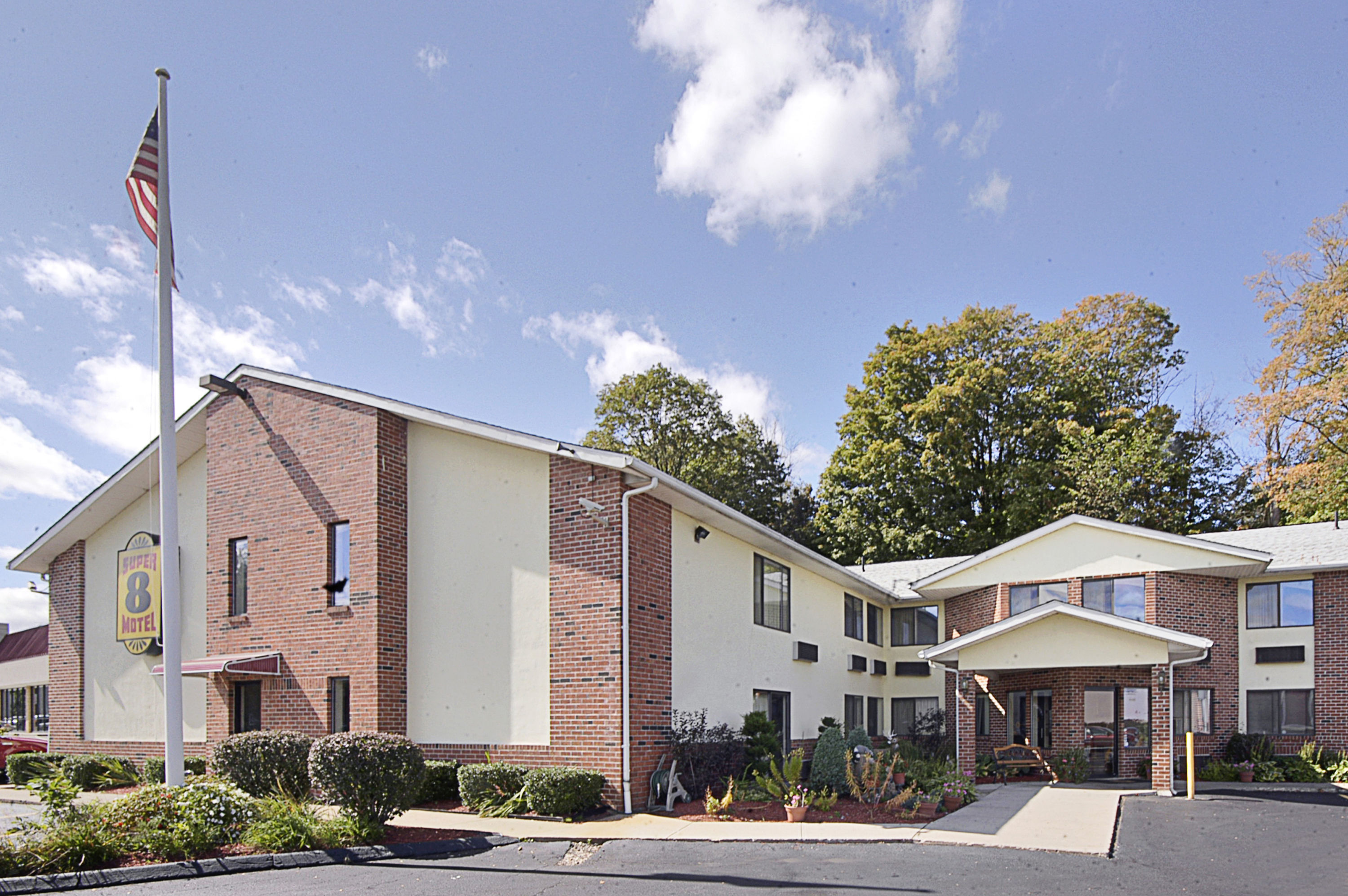 Super 8 by Wyndham West Springfield/Route 5 West Springfield, MA Hotels