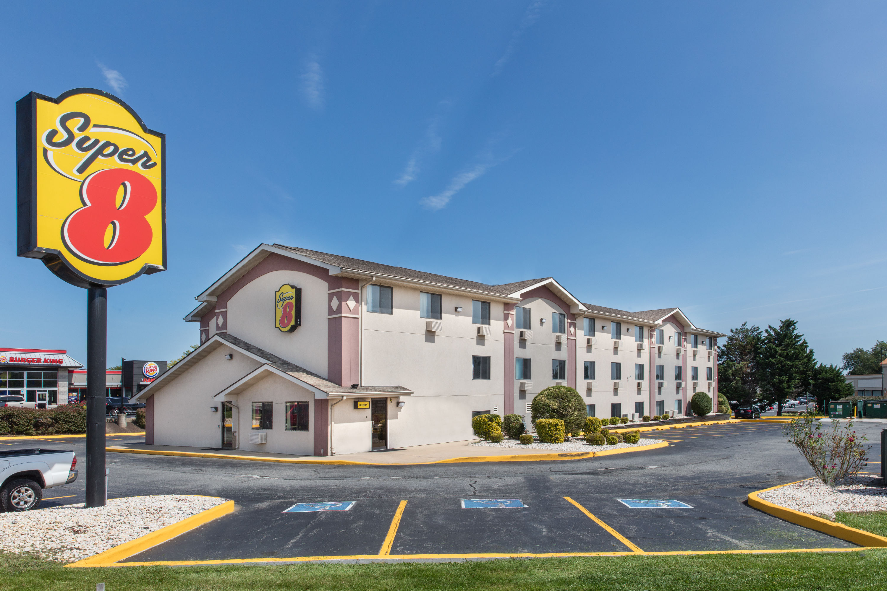 Exterior Day Image of Super 8 by Wyndham Aberdeen MD hotel in Aberdeen, Maryland
