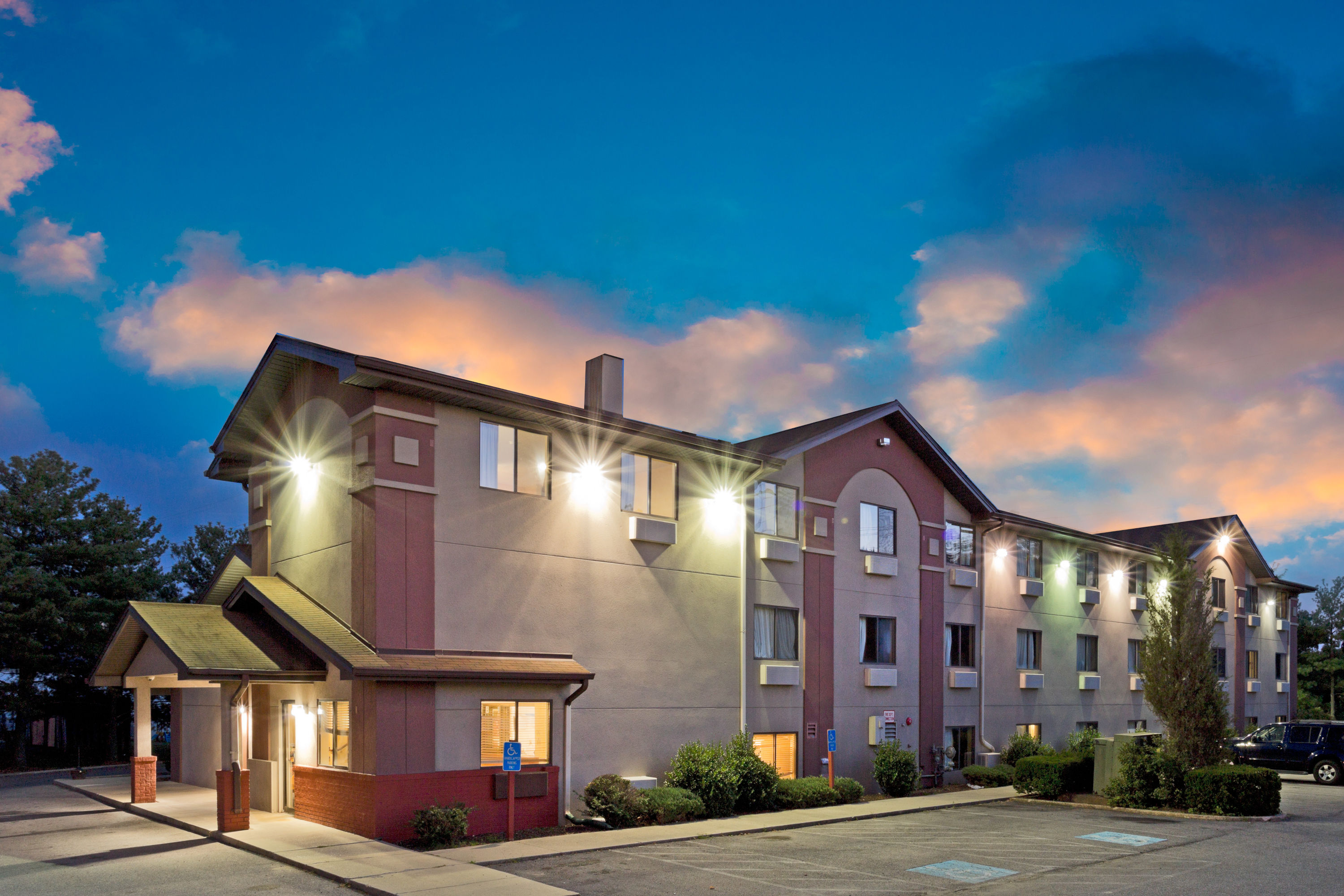 Super 8 by Wyndham Lexington  Park  California Area 