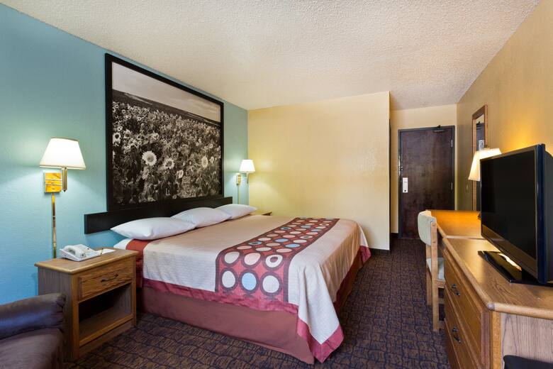 Guest room at the Super 8 Lexington Park/California Area in California, Maryland