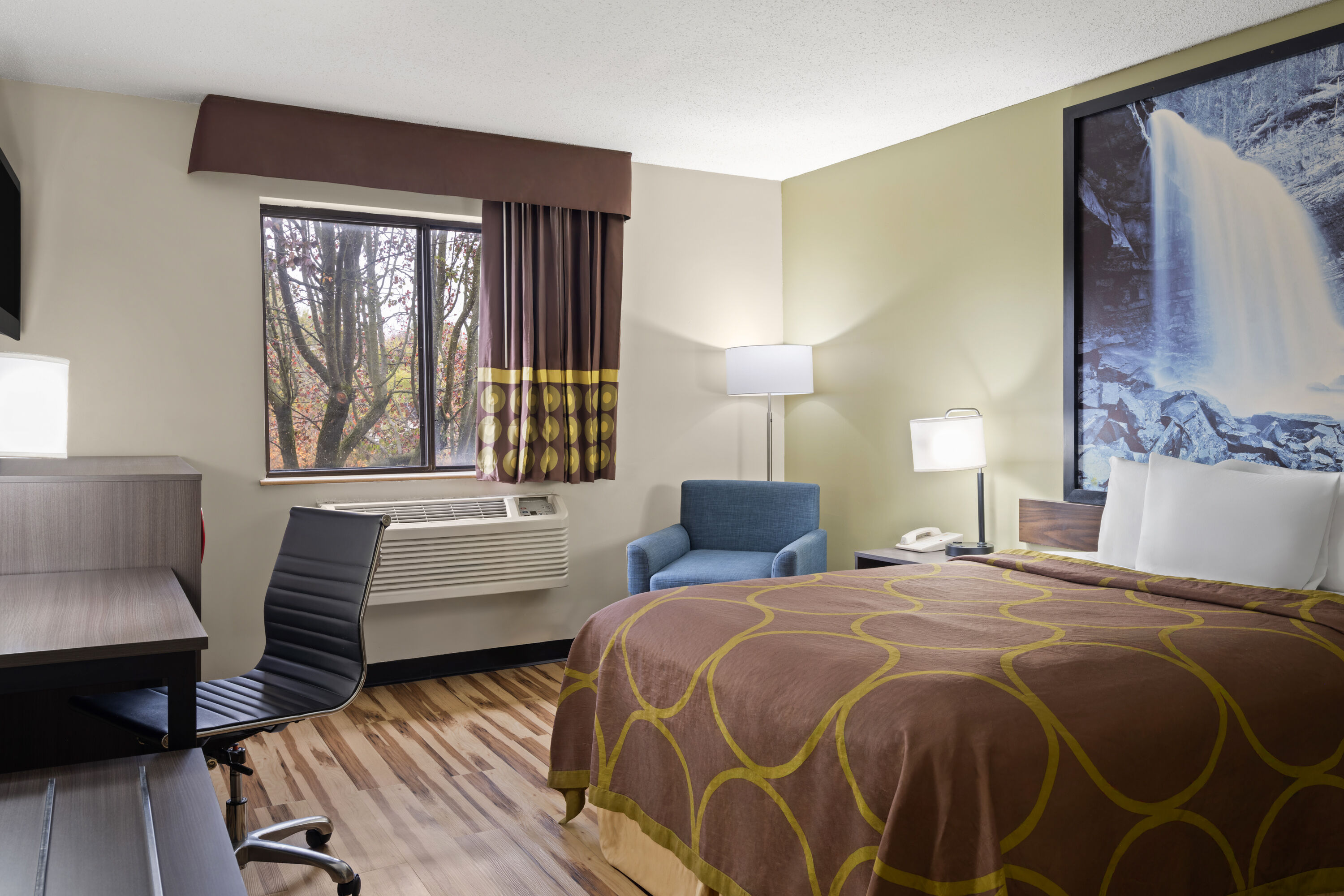Guest room at the Super 8 by Wyndham Hagerstown I-70 in Hagerstown, Maryland