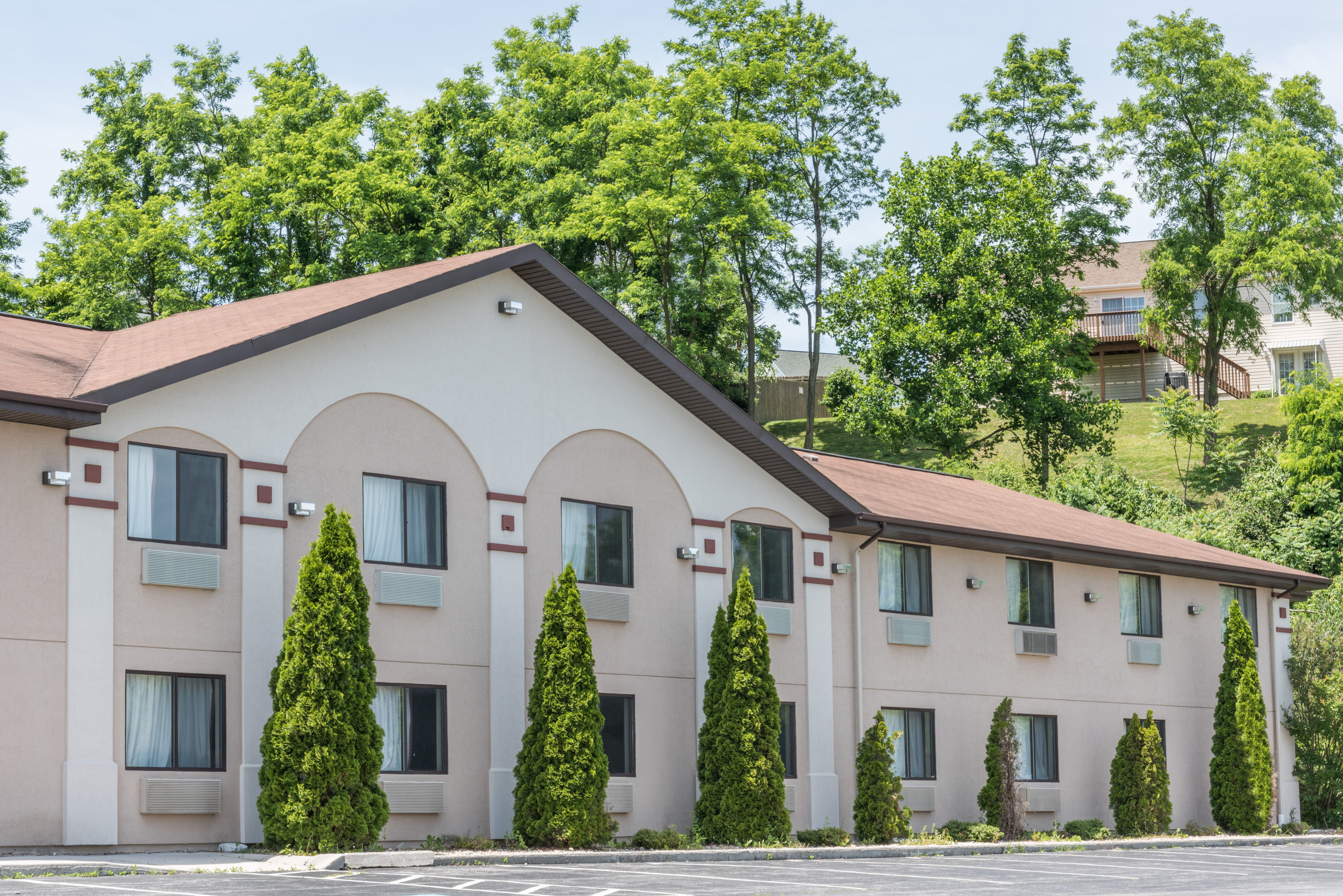 Exterior Day Image of Super 8 by Wyndham Thurmont hotel in Thurmont, Maryland