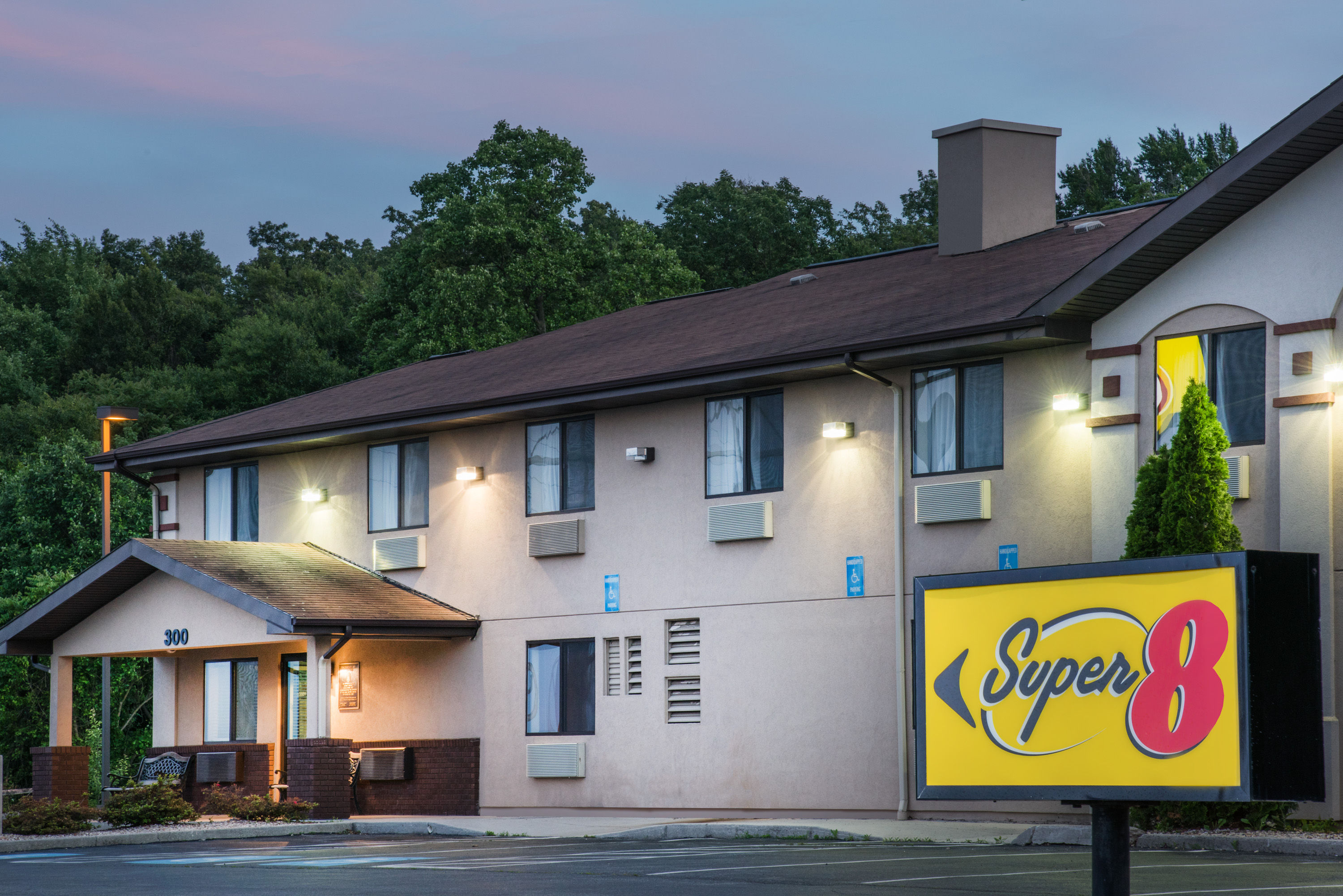 Exterior Dusk Image of Super 8 by Wyndham Thurmont hotel in Thurmont, Maryland