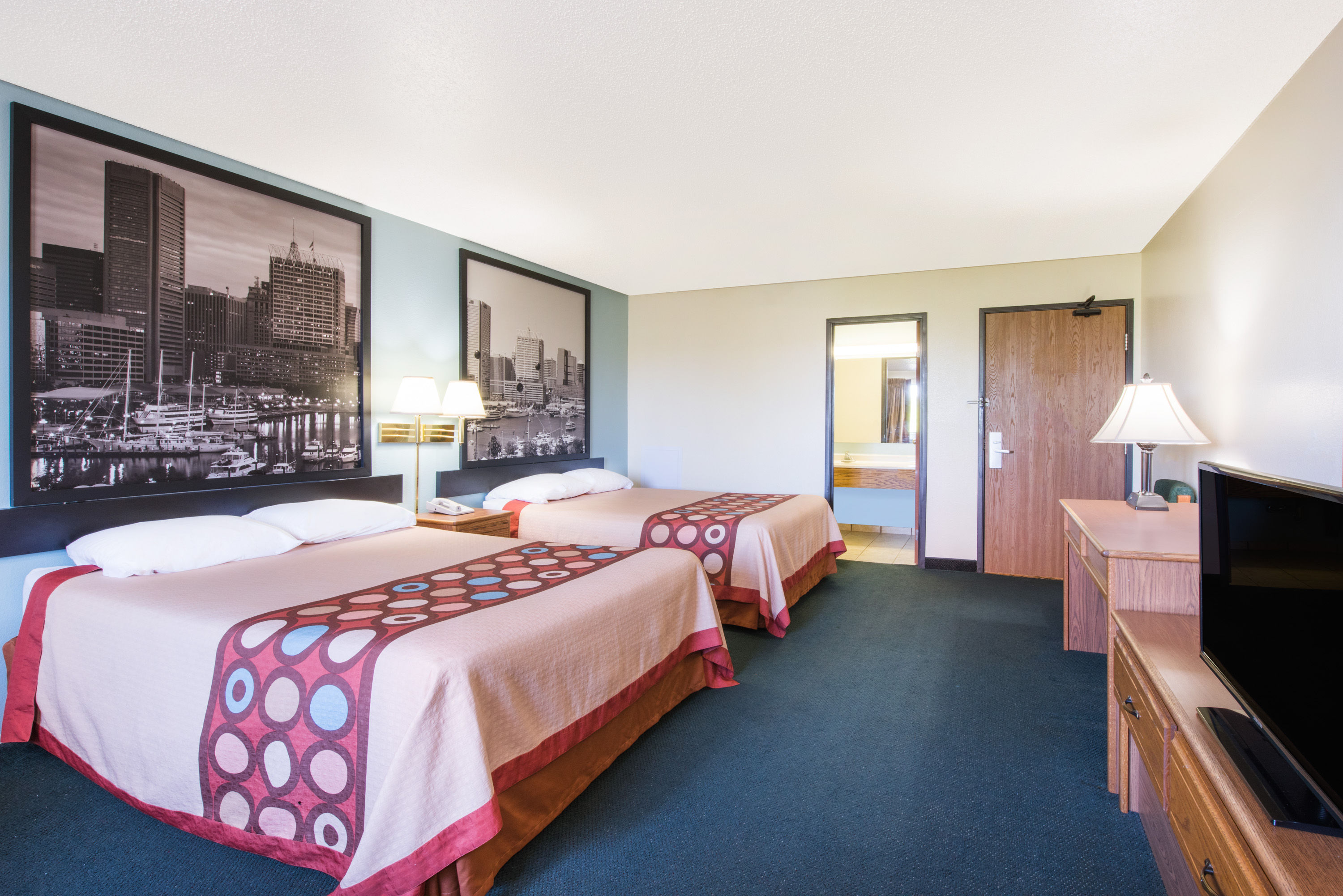 Guest room at the Super 8 by Wyndham Thurmont in Thurmont, Maryland